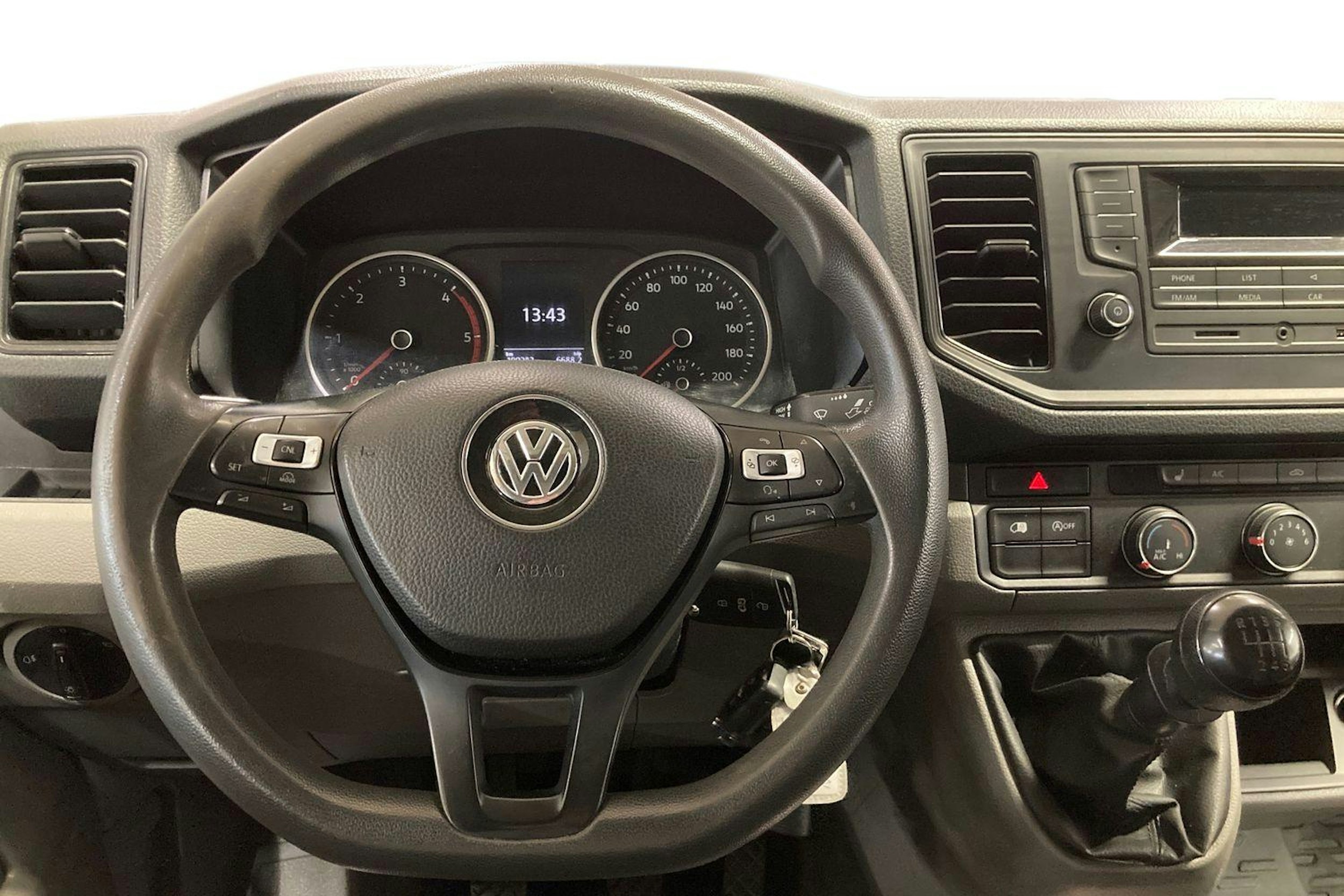 valkoinen Volkswagen Crafter 2019 kuva 7.