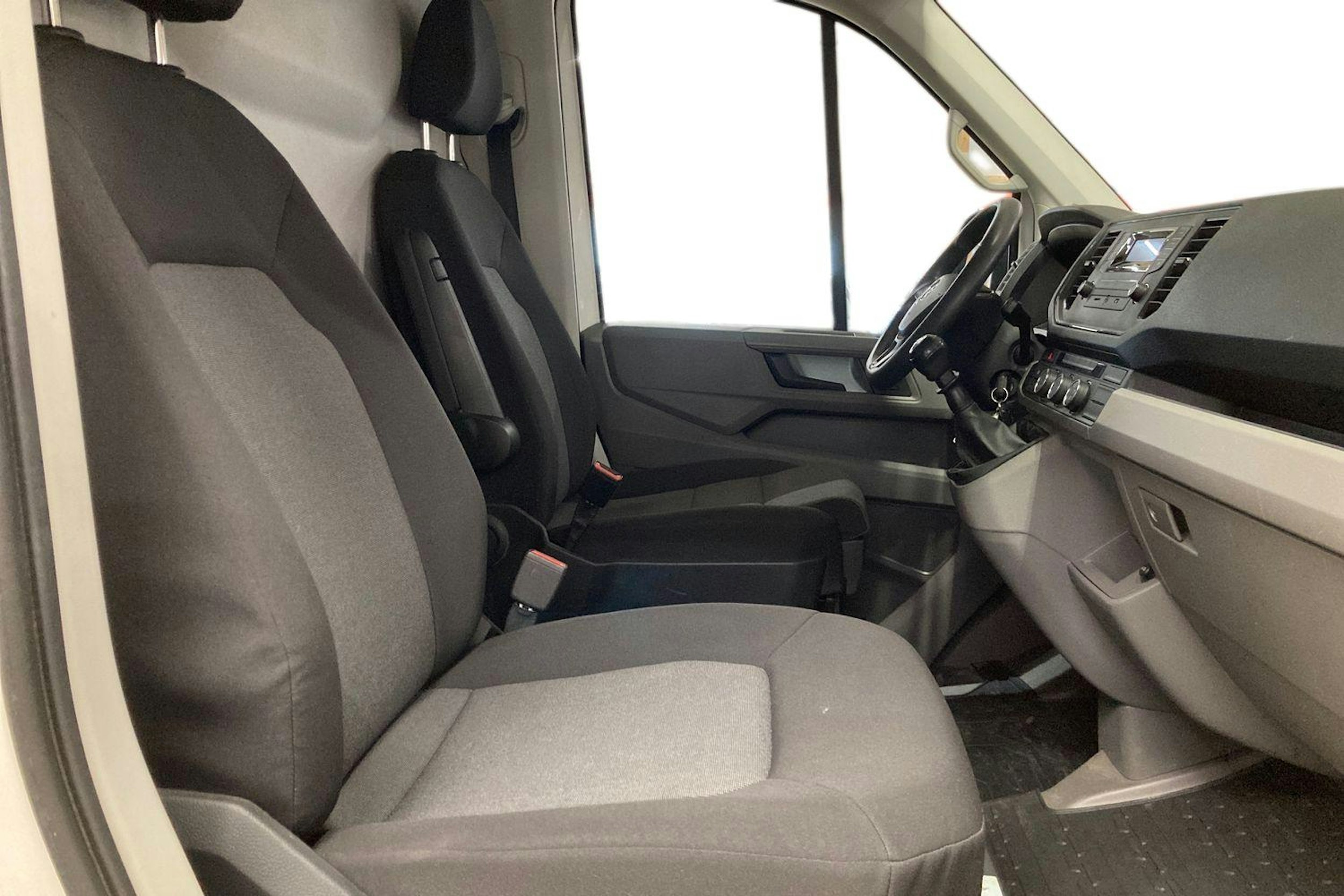 valkoinen Volkswagen Crafter 2019 kuva 8.