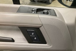 valkoinen Volkswagen Crafter 2019 kuva 16.