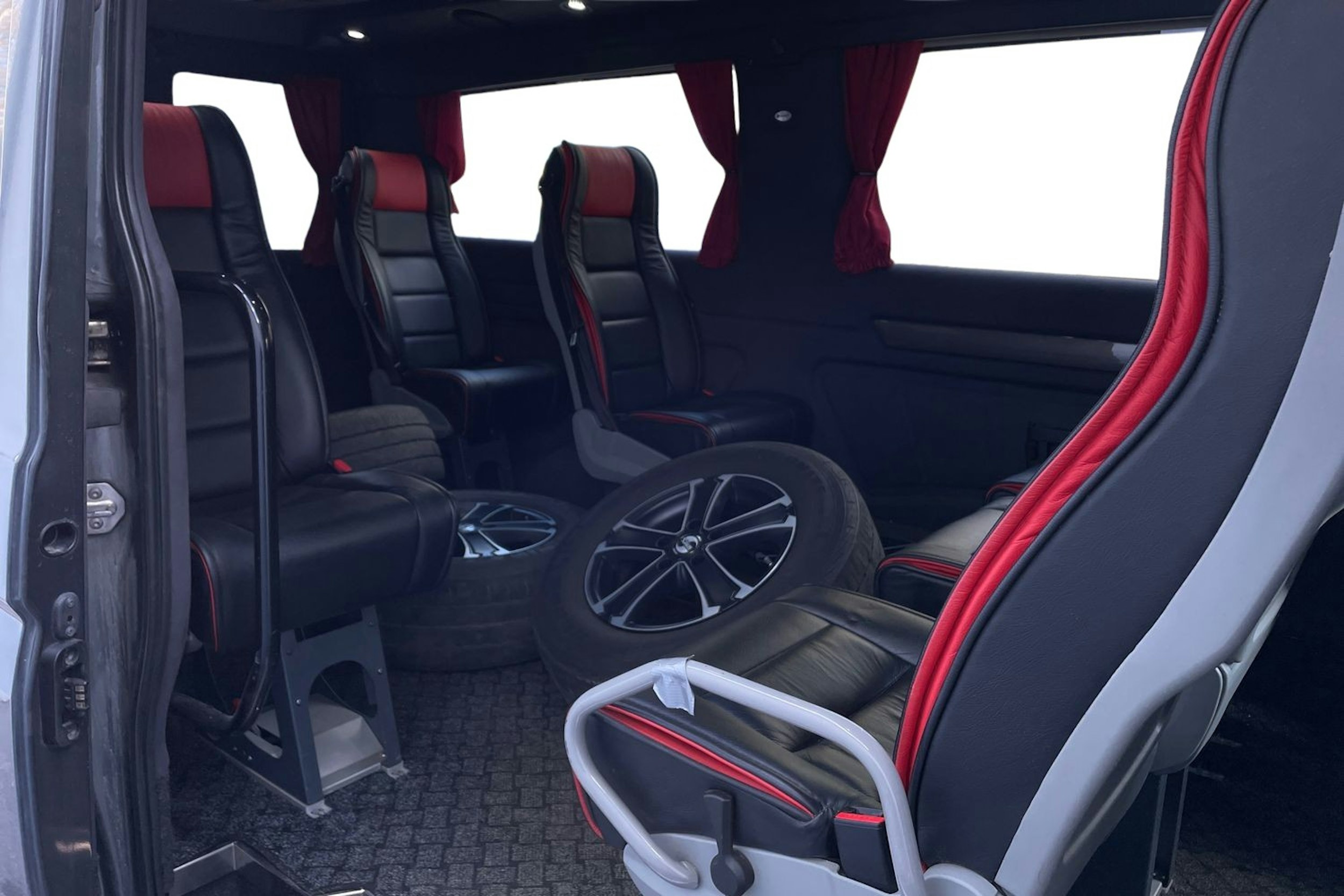 Harmaa Volkswagen CRAFTER 2019 kuva 10.
