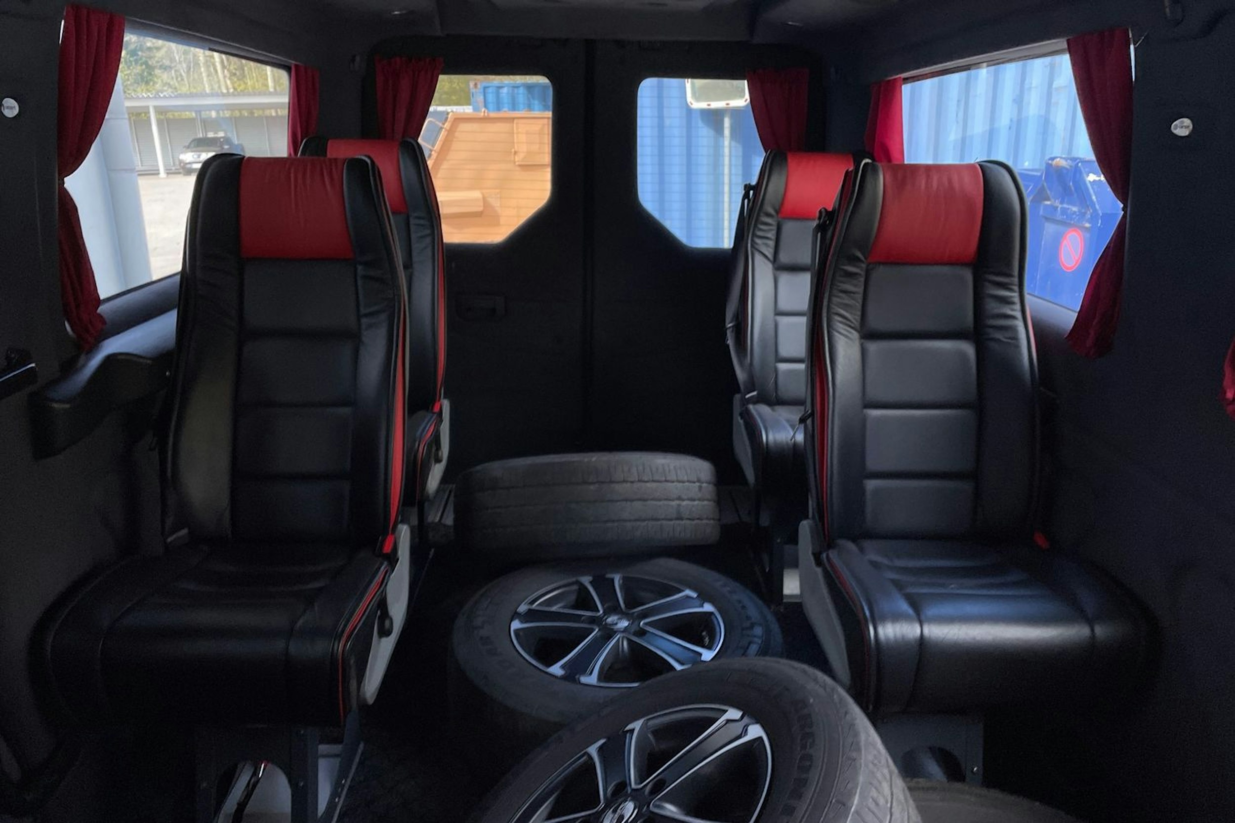 Harmaa Volkswagen CRAFTER 2019 kuva 13.
