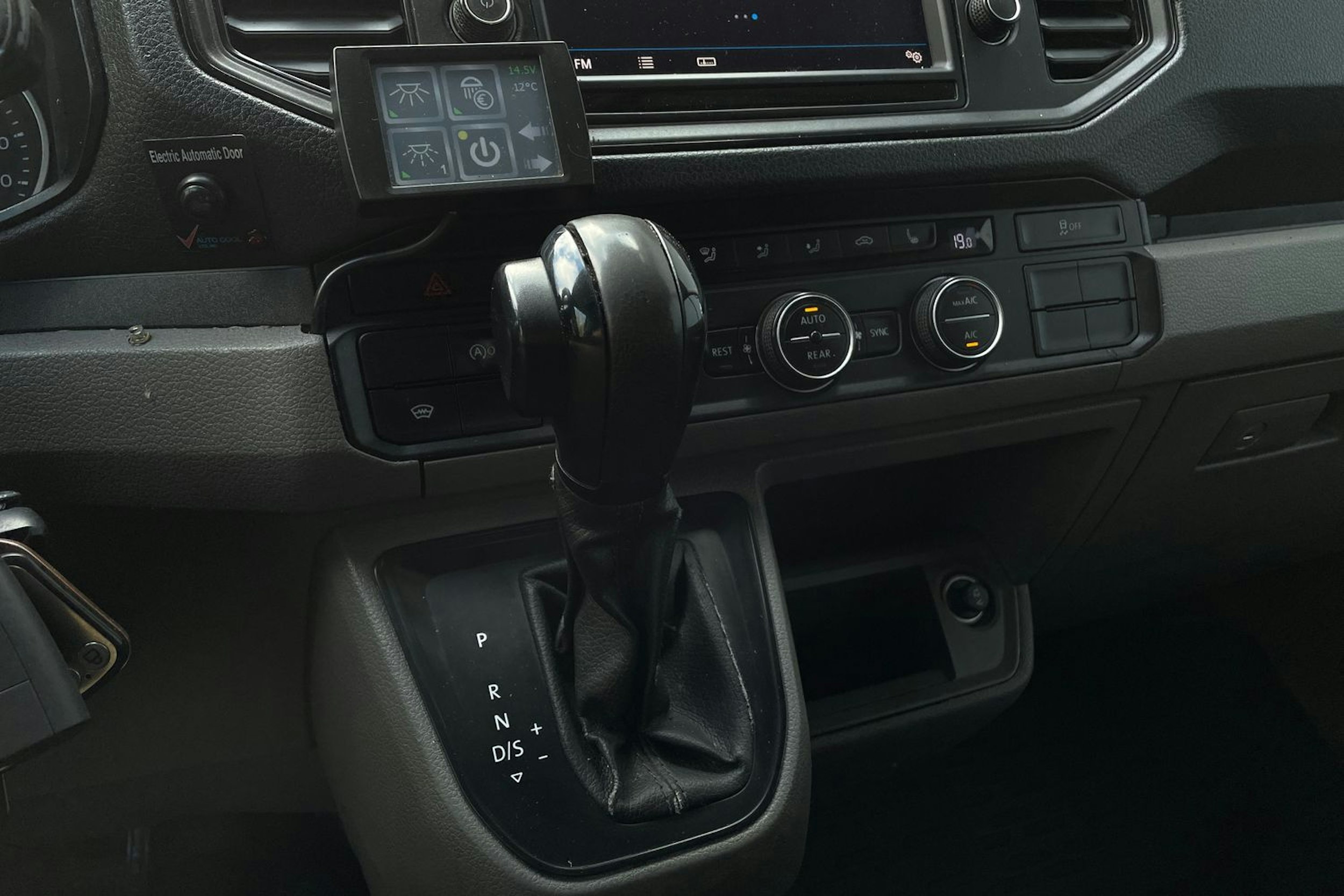 Harmaa Volkswagen CRAFTER 2019 kuva 18.