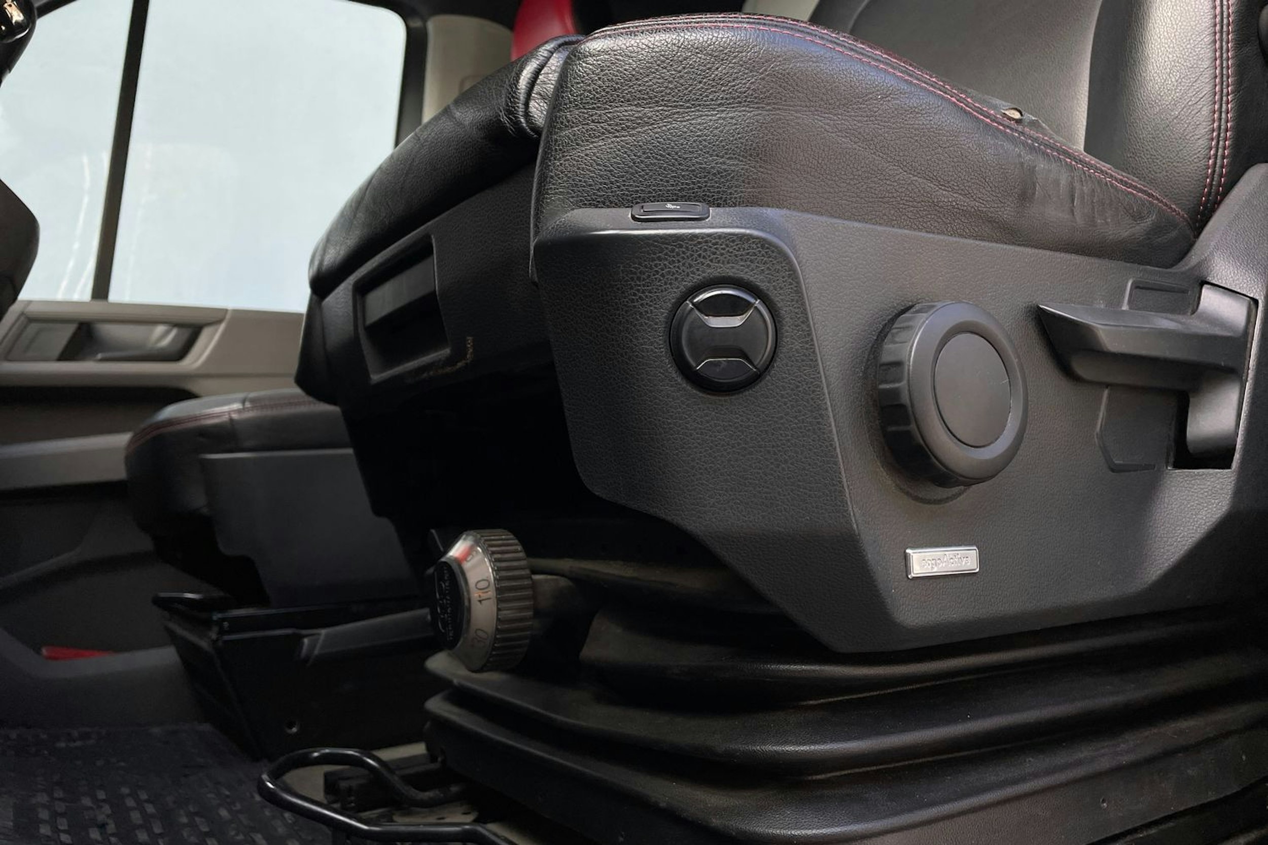 Harmaa Volkswagen CRAFTER 2019 kuva 28.