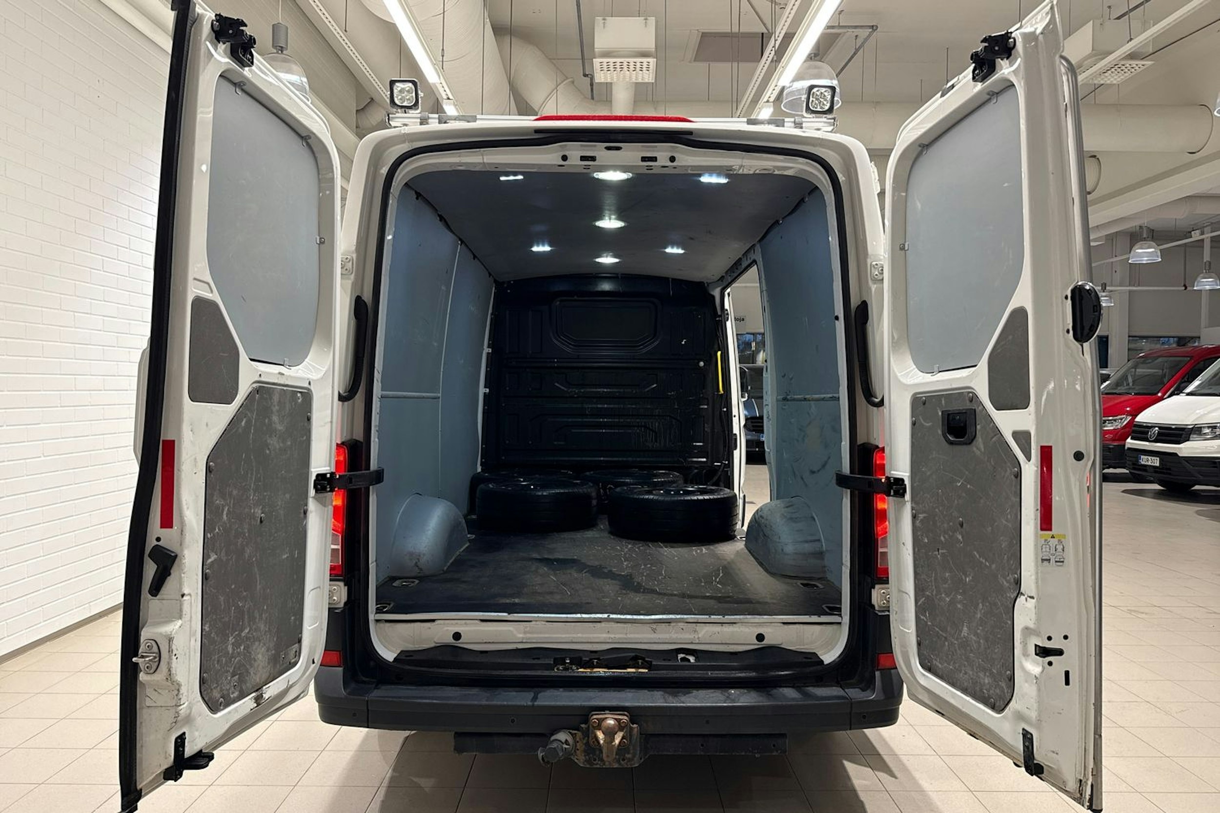 Valkoinen Volkswagen CRAFTER 2019 kuva 11.