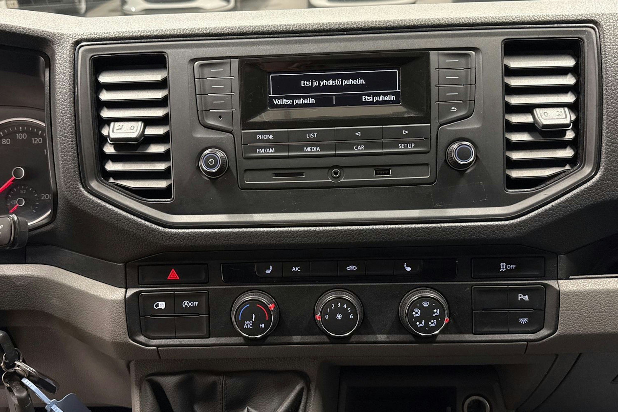 Valkoinen Volkswagen CRAFTER 2019 kuva 15.