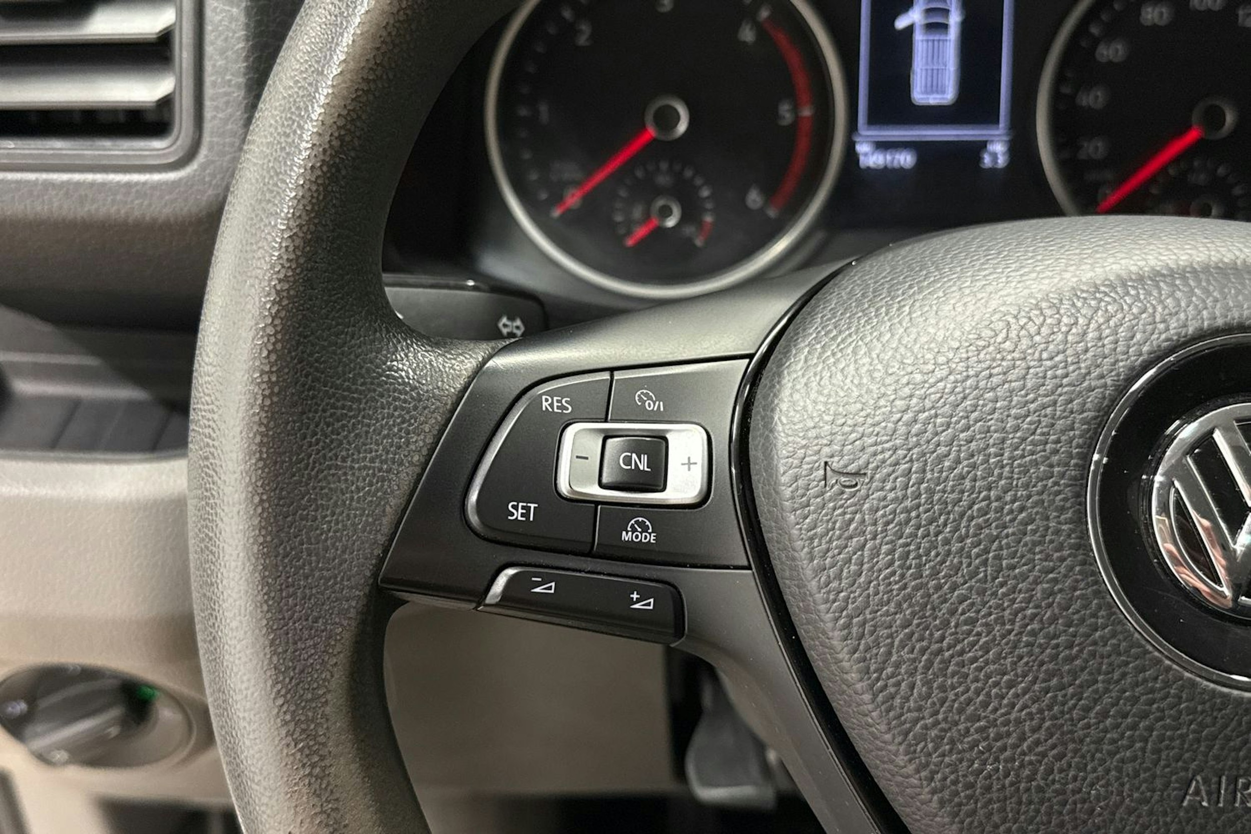 Valkoinen Volkswagen CRAFTER 2019 kuva 18.