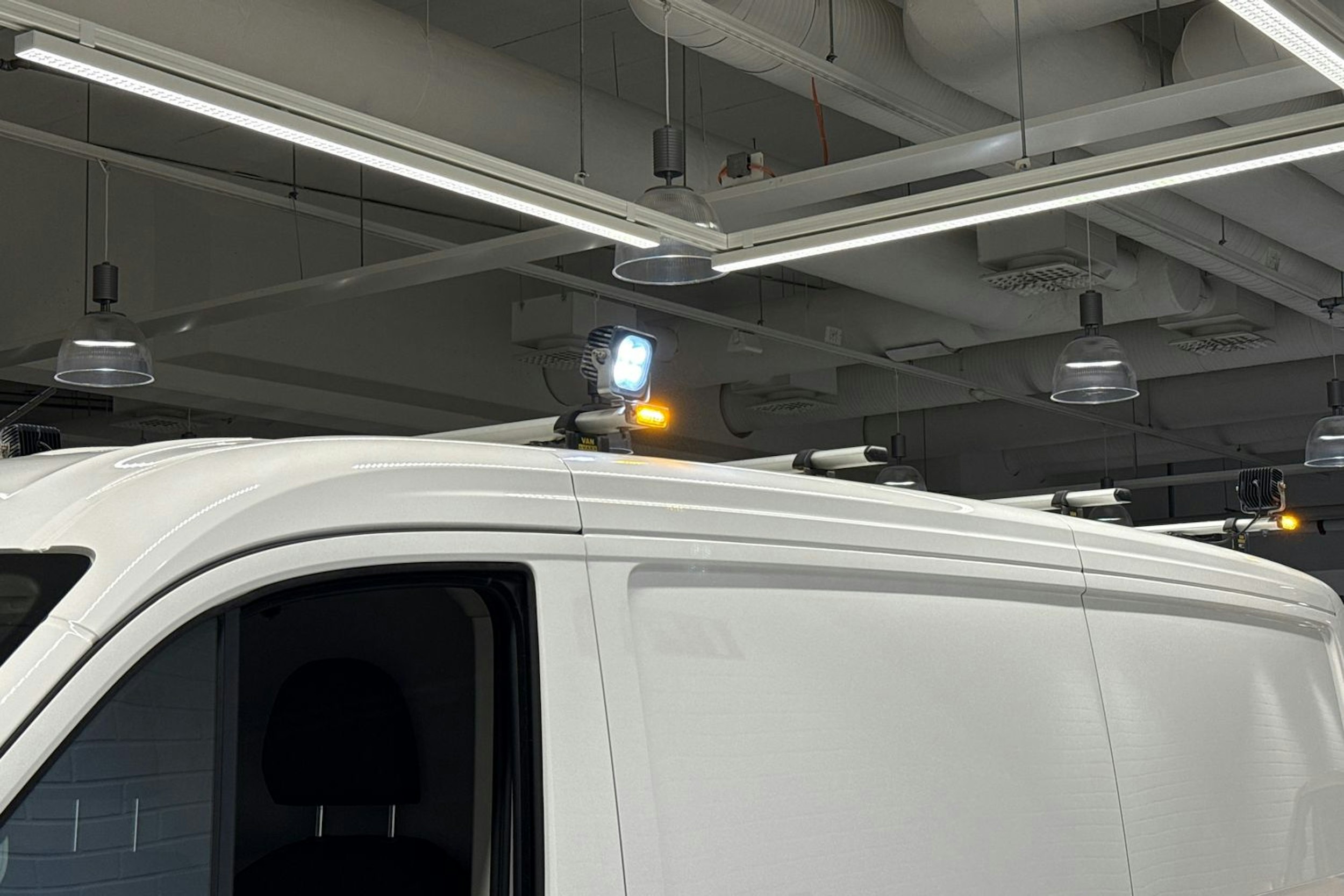 Valkoinen Volkswagen CRAFTER 2019 kuva 21.