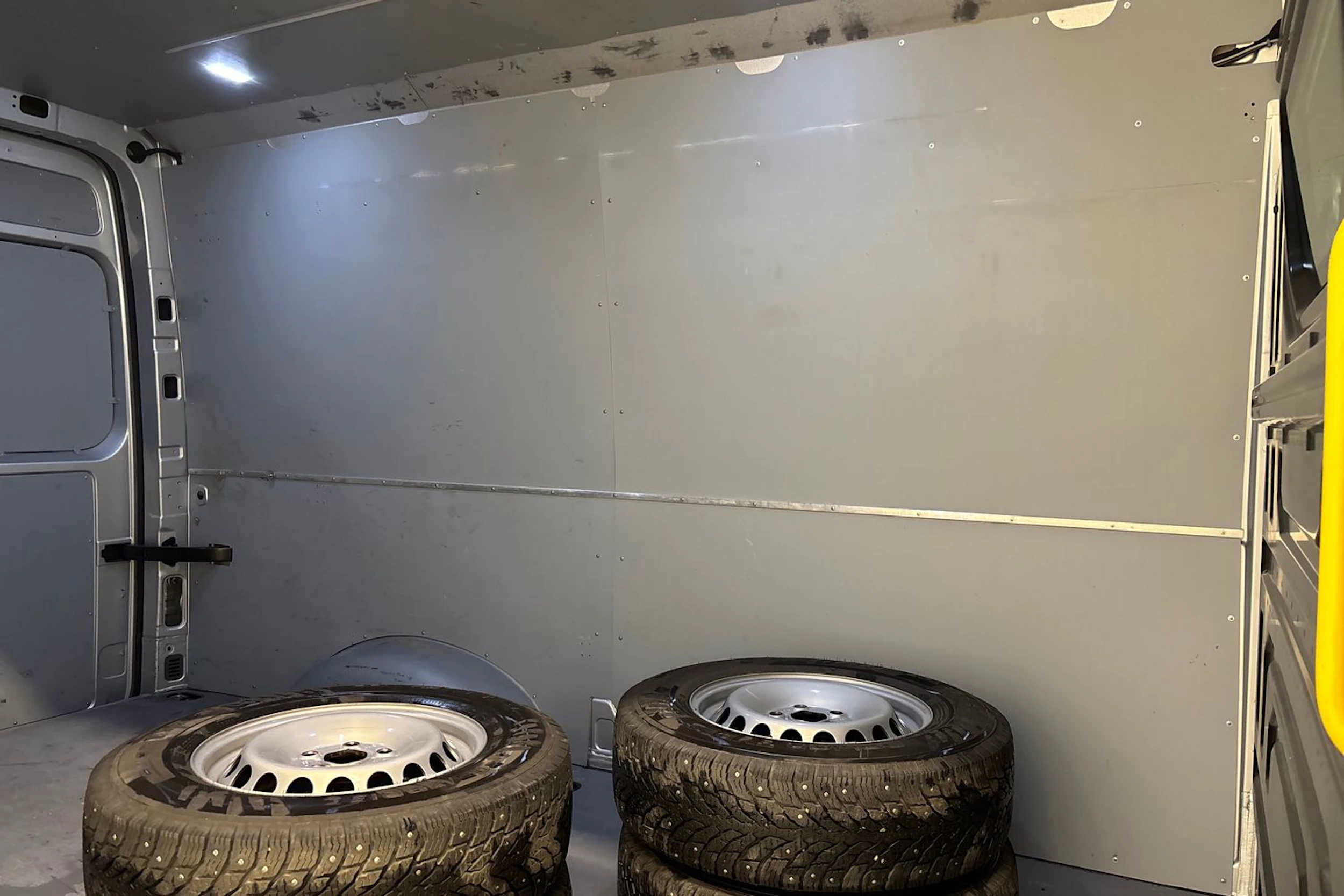 hopea Volkswagen Crafter 2019 kuva 27.