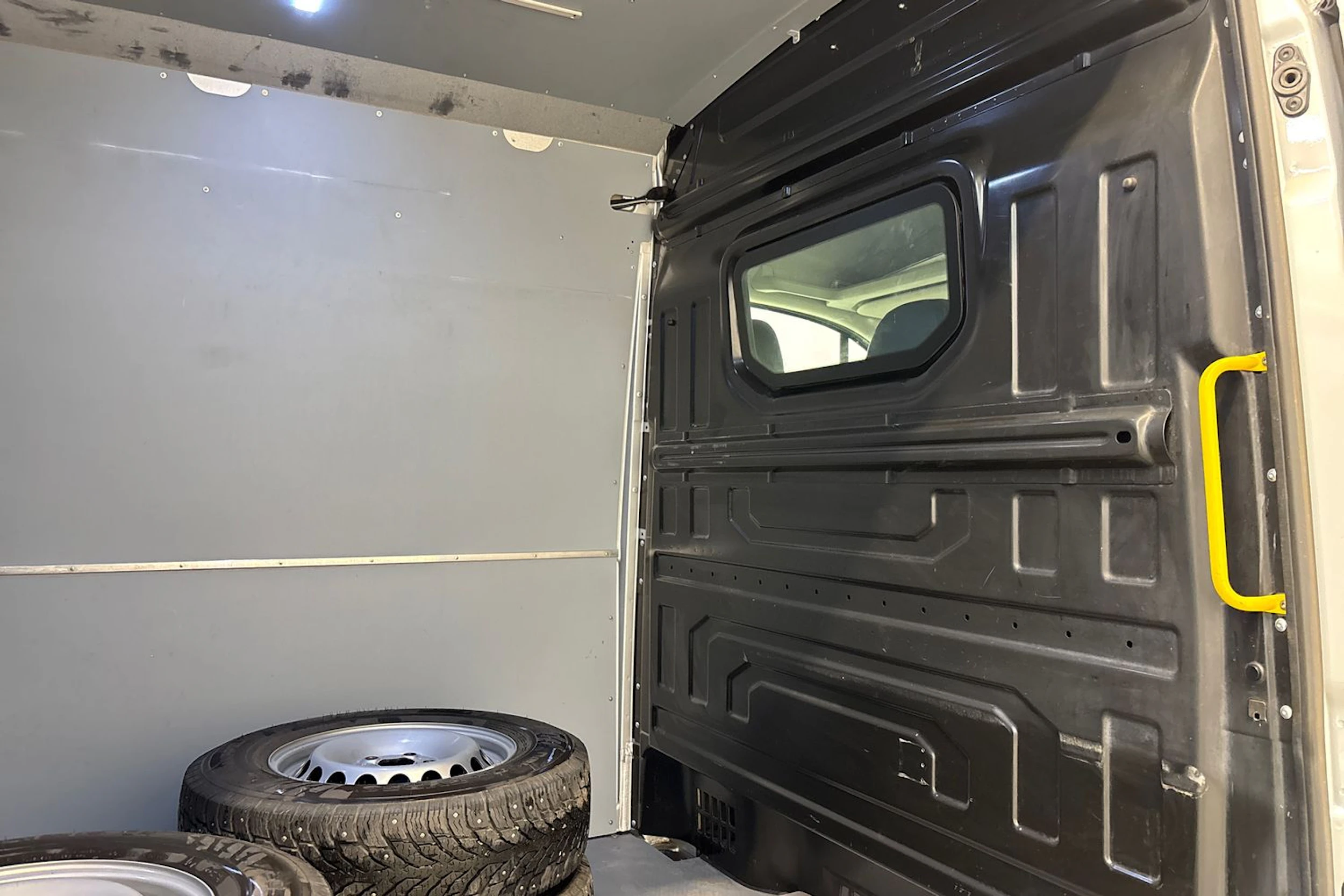 hopea Volkswagen Crafter 2019 kuva 28.