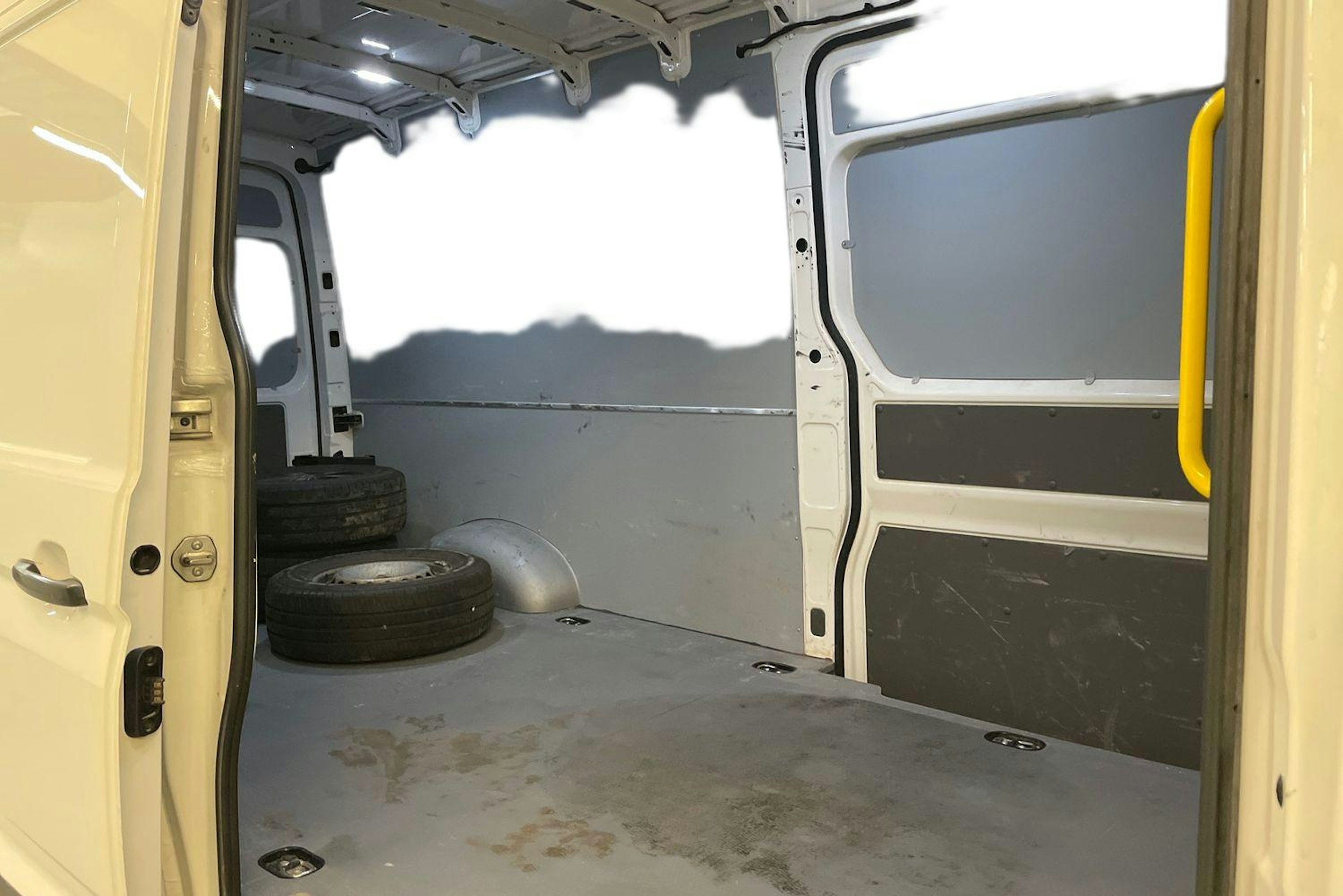 Valkoinen Volkswagen CRAFTER 2019 kuva 11.