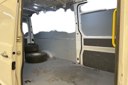 Valkoinen Volkswagen CRAFTER 2019 kuva 11.