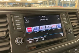 Valkoinen Volkswagen CRAFTER 2019 kuva 16.