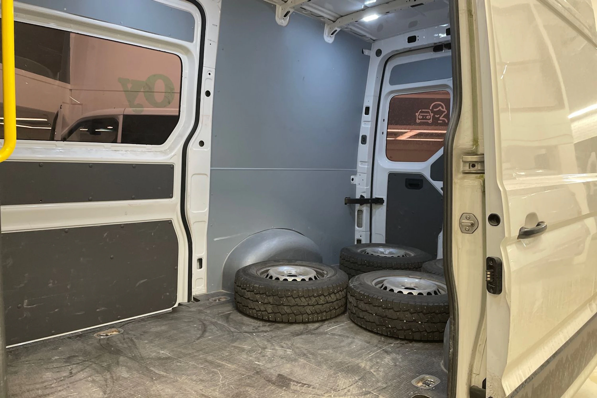 valkoinen Volkswagen Crafter 2019 kuva 4.