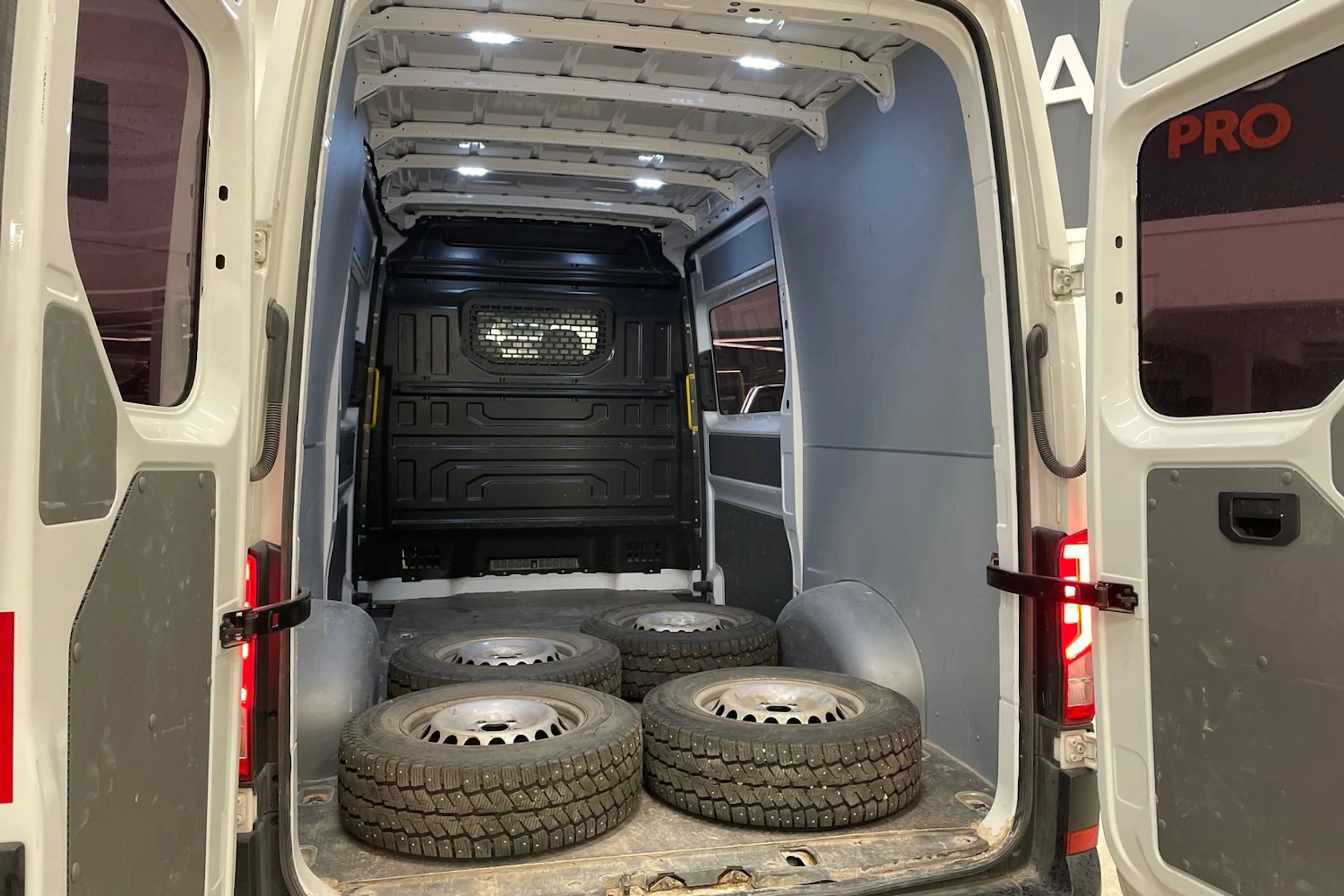 valkoinen Volkswagen Crafter 2019 kuva 5.