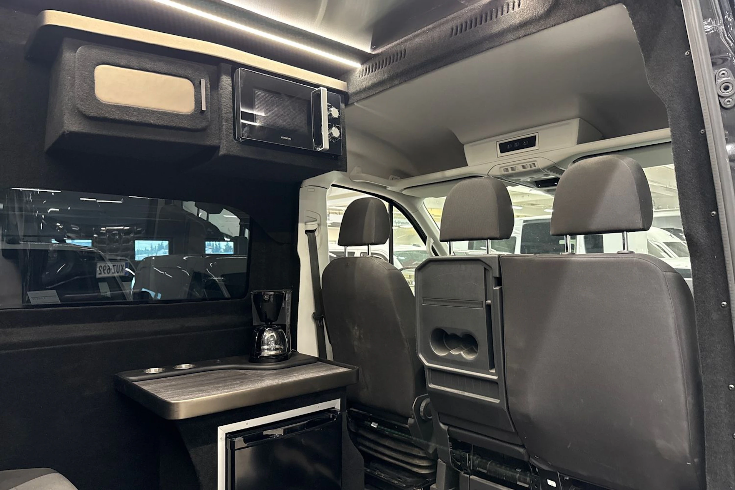 musta Volkswagen Crafter 2019 kuva 5.