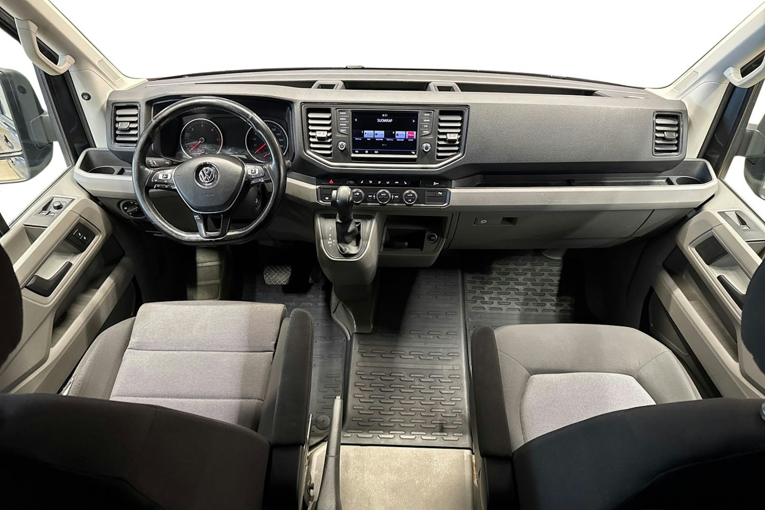 harmaa Volkswagen Crafter 2019 kuva 9.