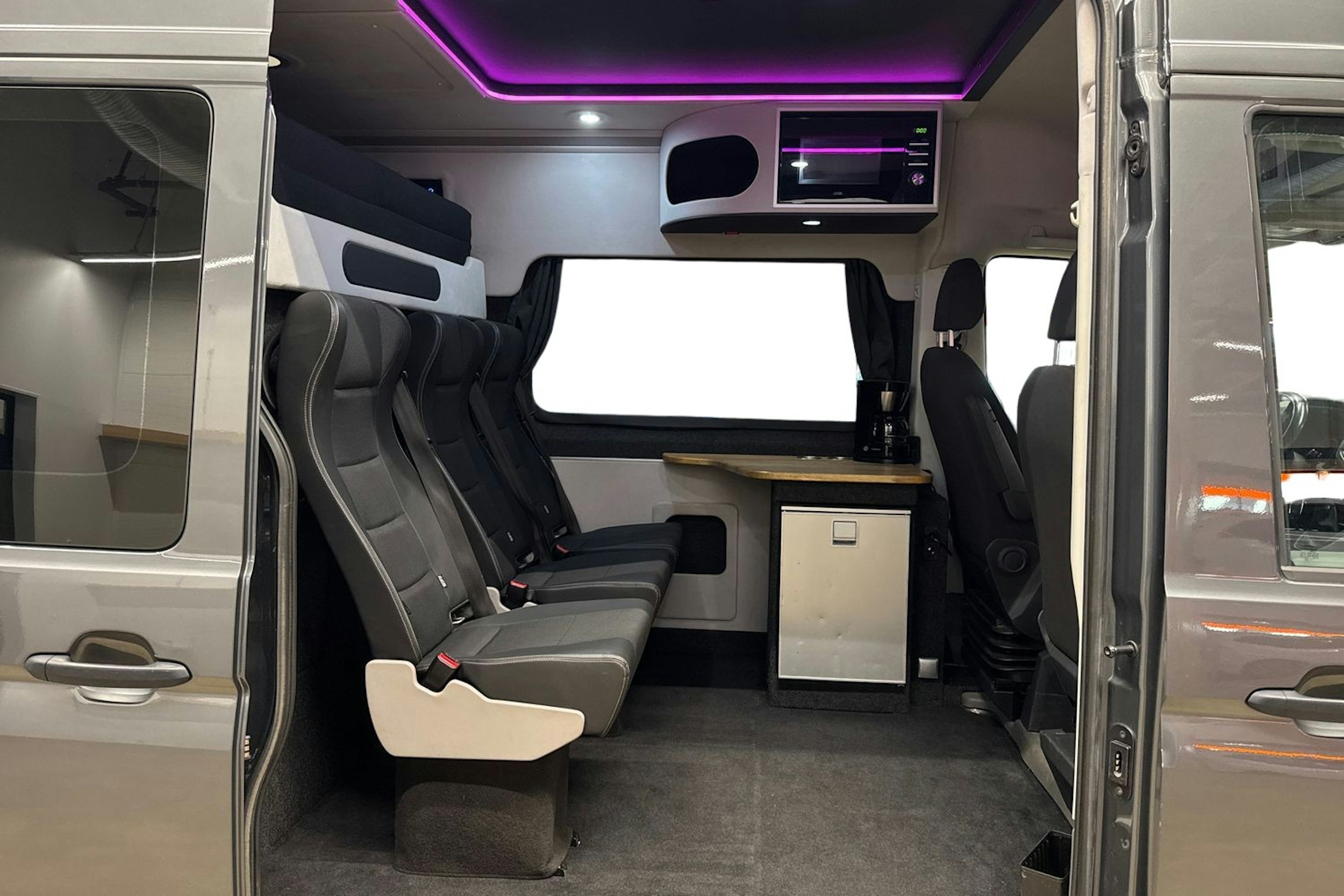 harmaa Volkswagen Crafter 2019 kuva 10.