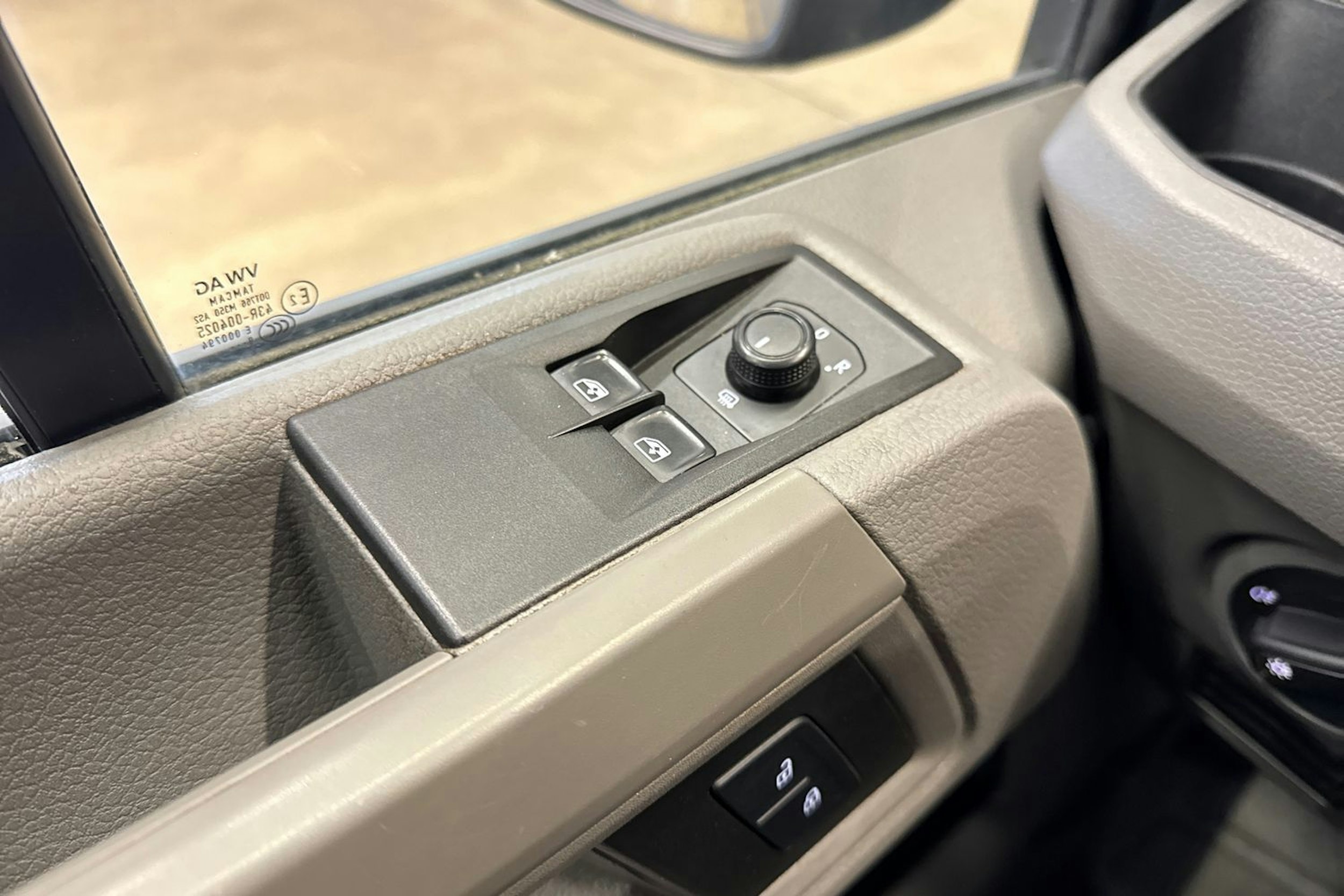 harmaa Volkswagen Crafter 2019 kuva 13.