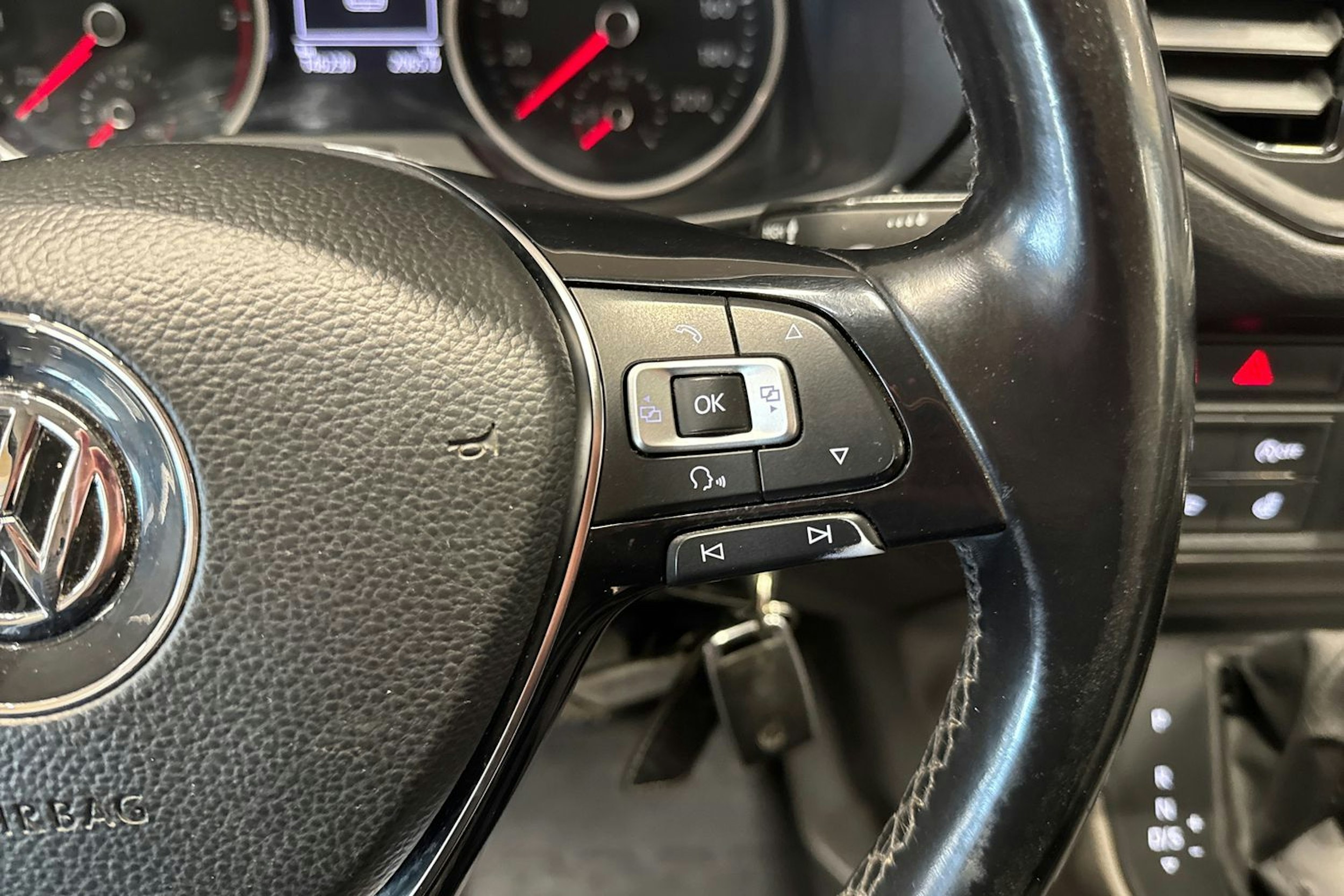 harmaa Volkswagen Crafter 2019 kuva 16.