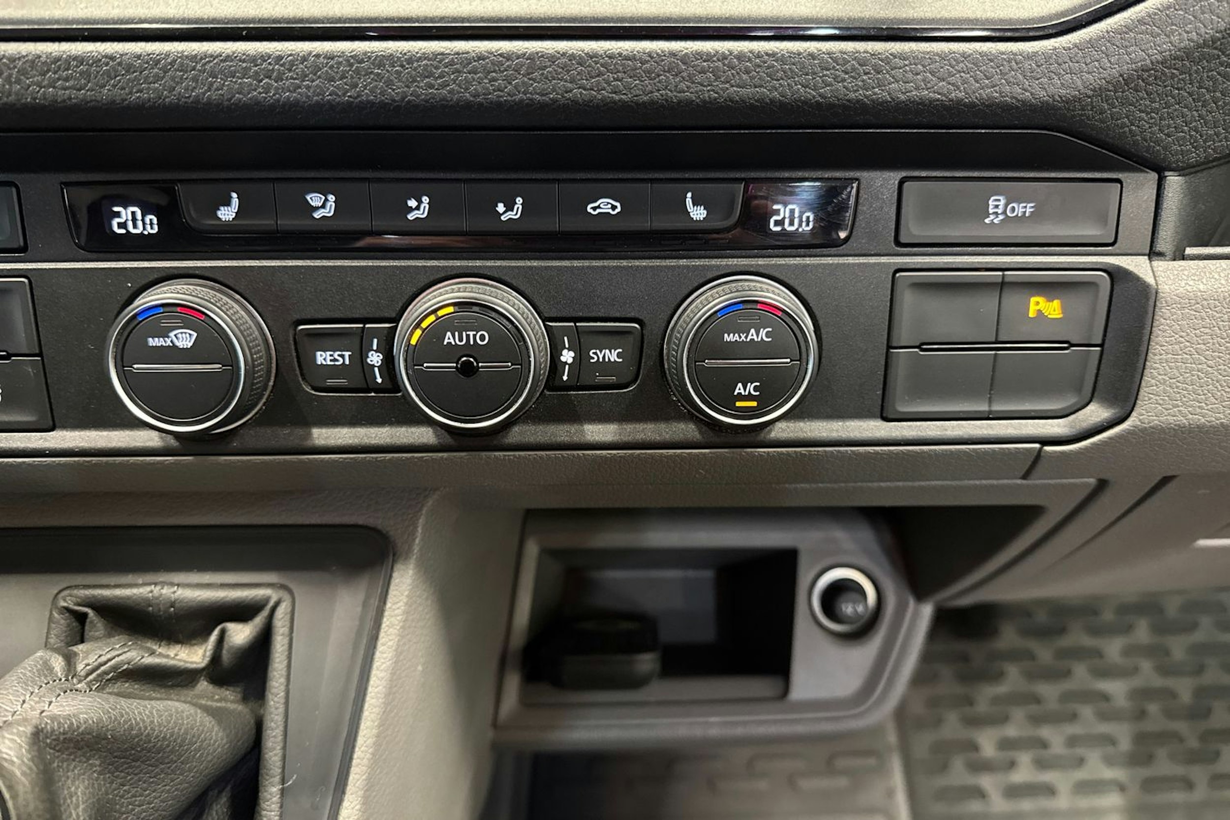harmaa Volkswagen Crafter 2019 kuva 22.