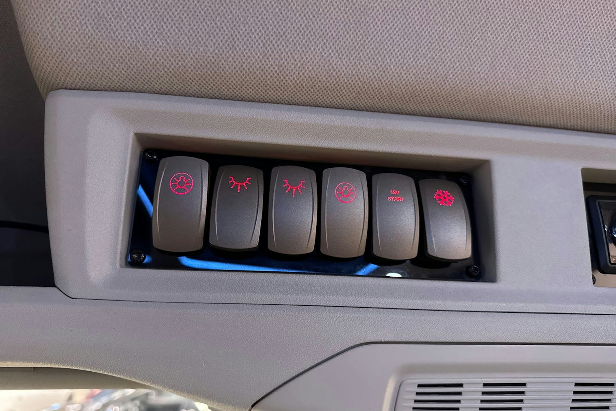 harmaa Volkswagen Crafter 2019 kuva 24.