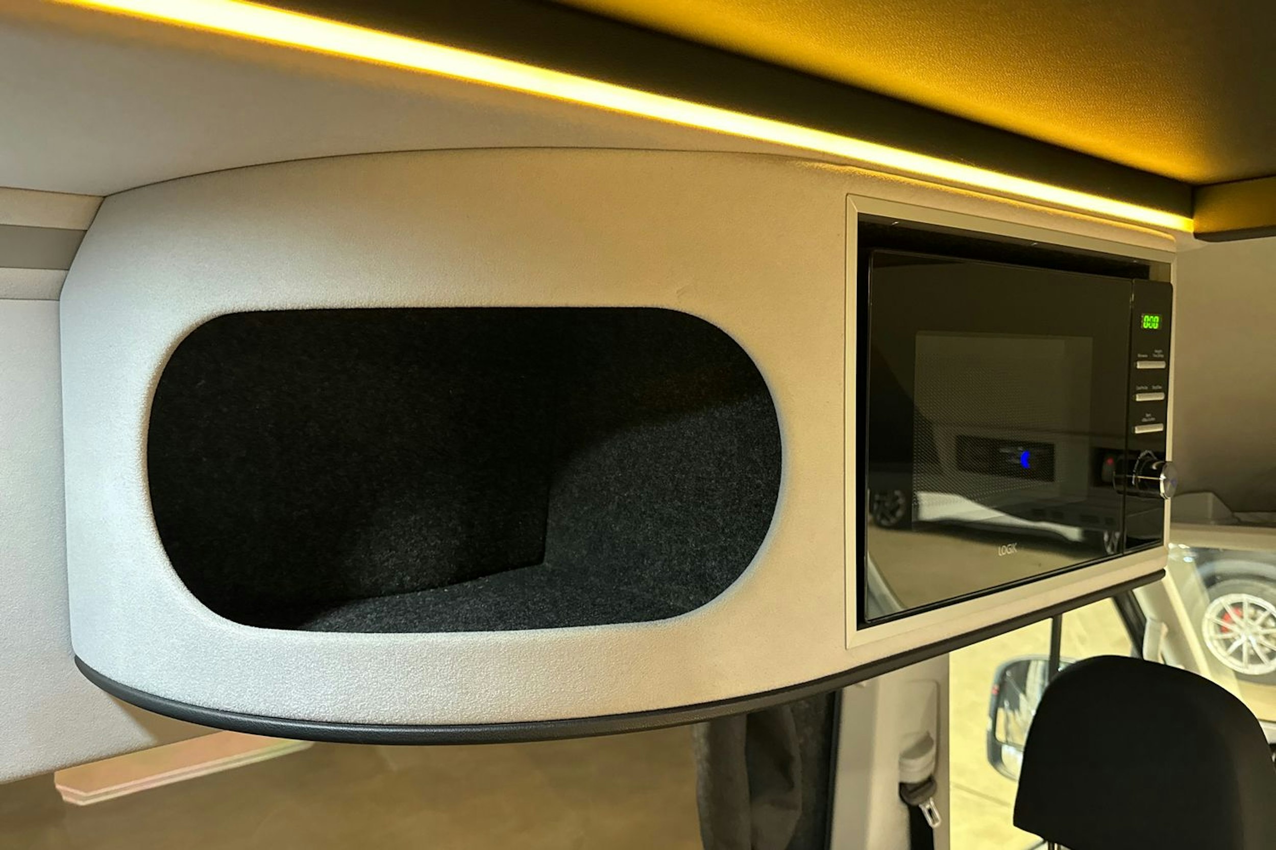 harmaa Volkswagen Crafter 2019 kuva 26.
