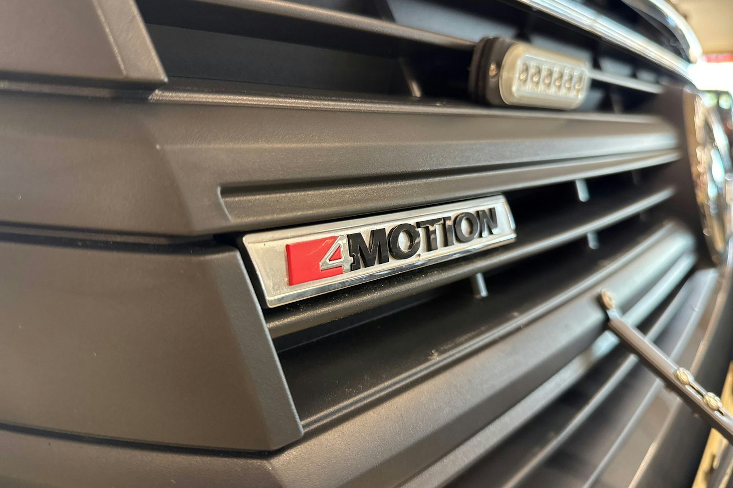 harmaa Volkswagen Crafter 2019 kuva 35.