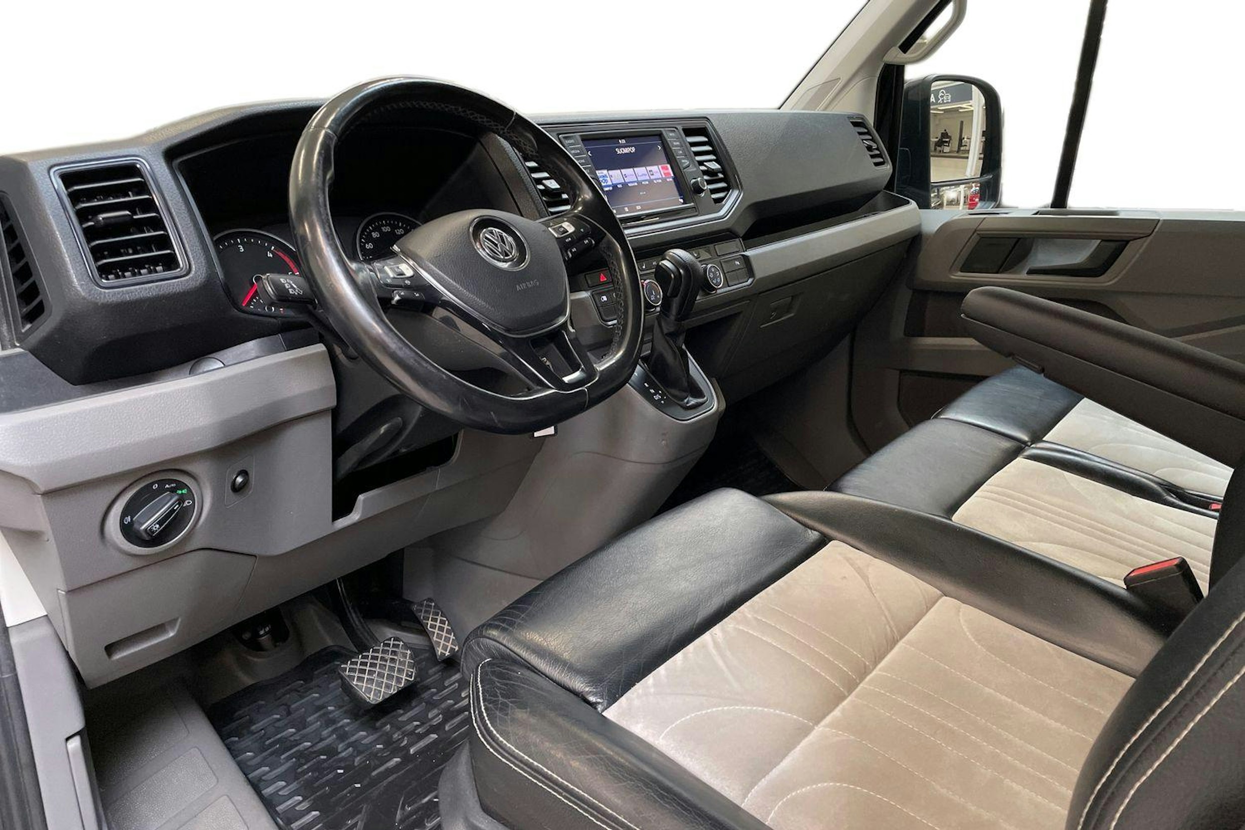 musta Volkswagen Crafter 2019 kuva 7.
