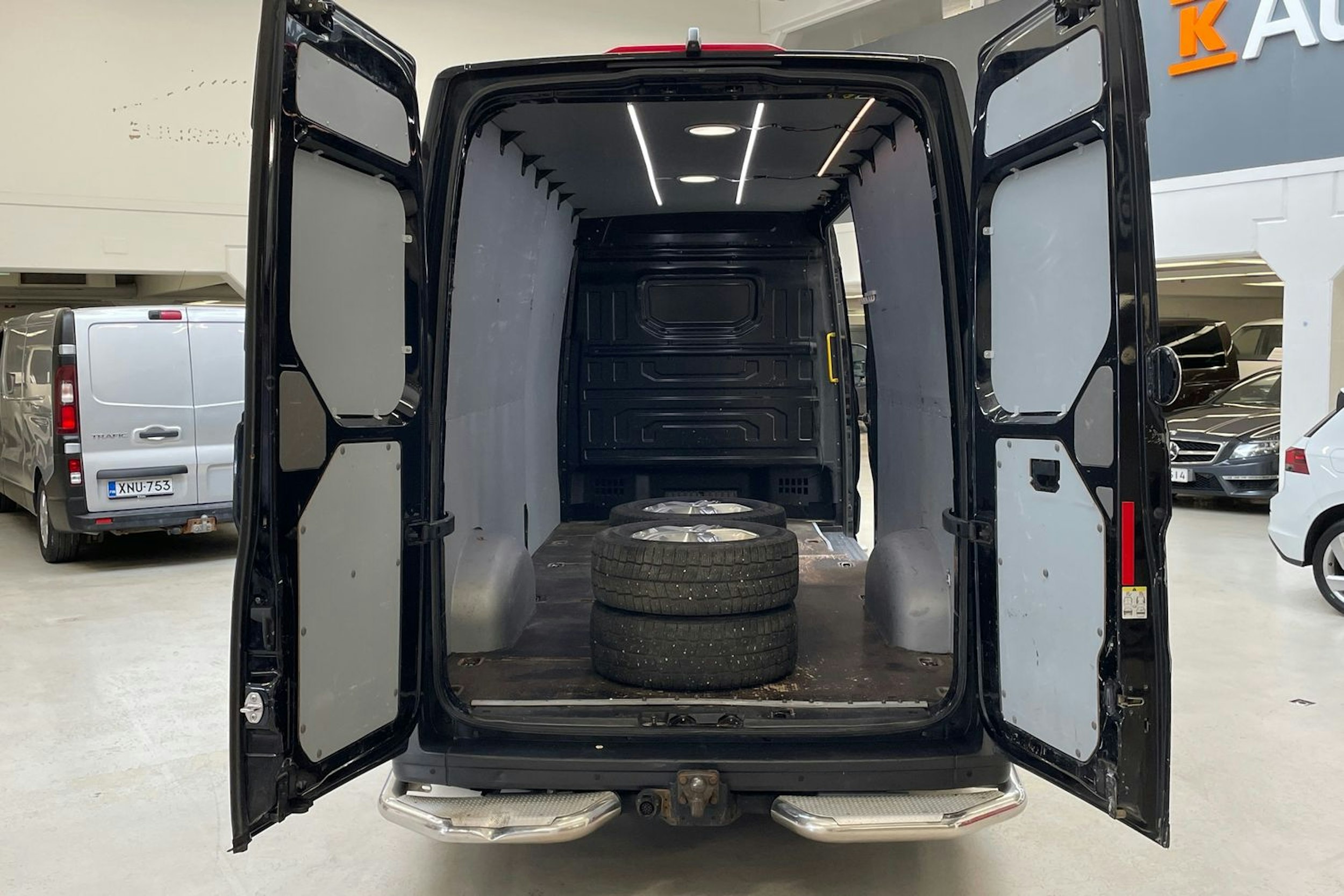 musta Volkswagen Crafter 2019 kuva 14.