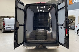 musta Volkswagen Crafter 2019 kuva 14.