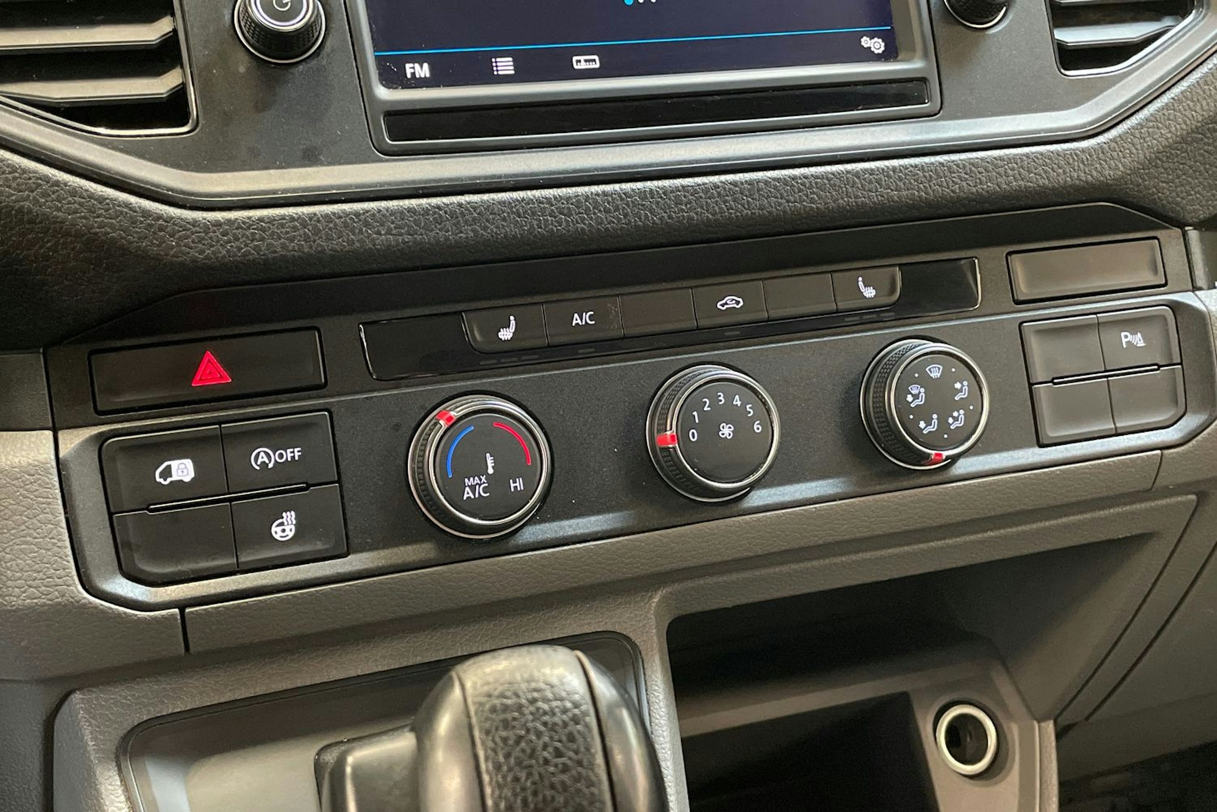 musta Volkswagen Crafter 2019 kuva 20.