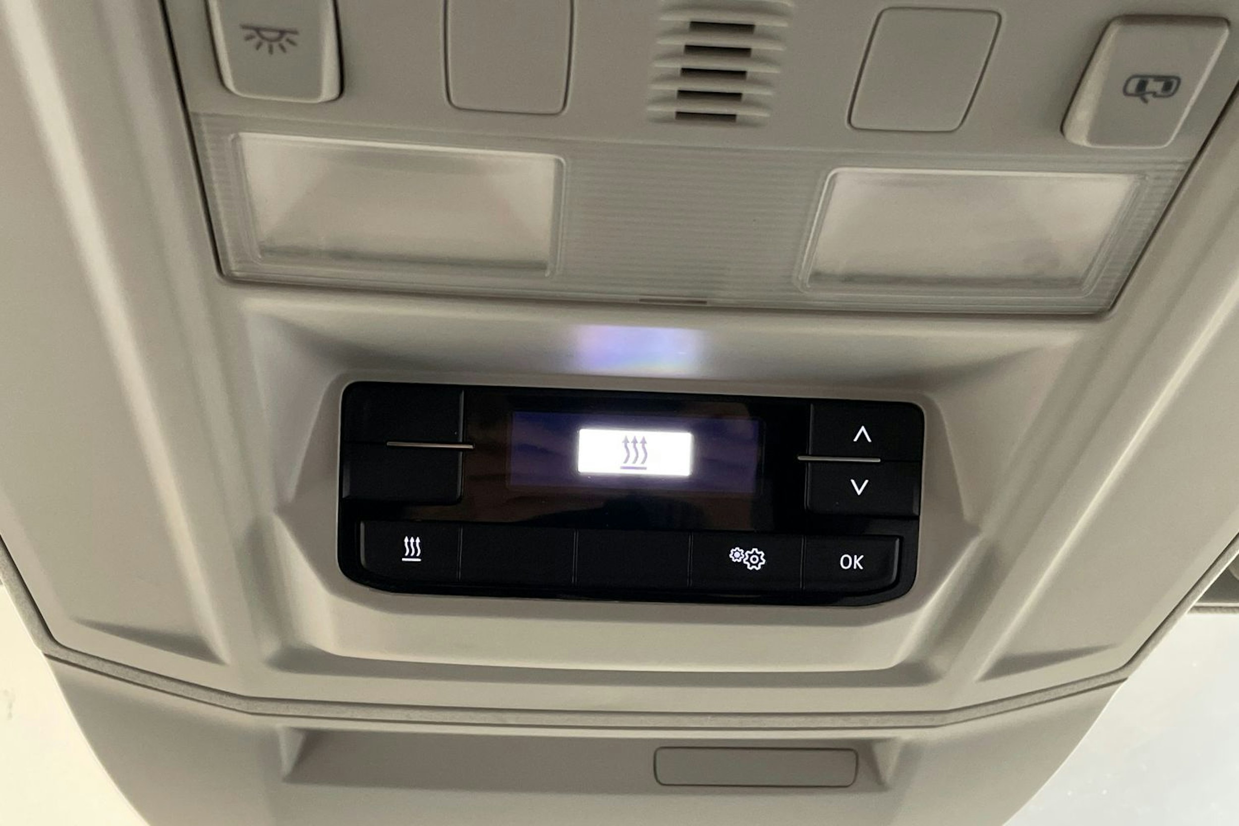musta Volkswagen Crafter 2019 kuva 21.