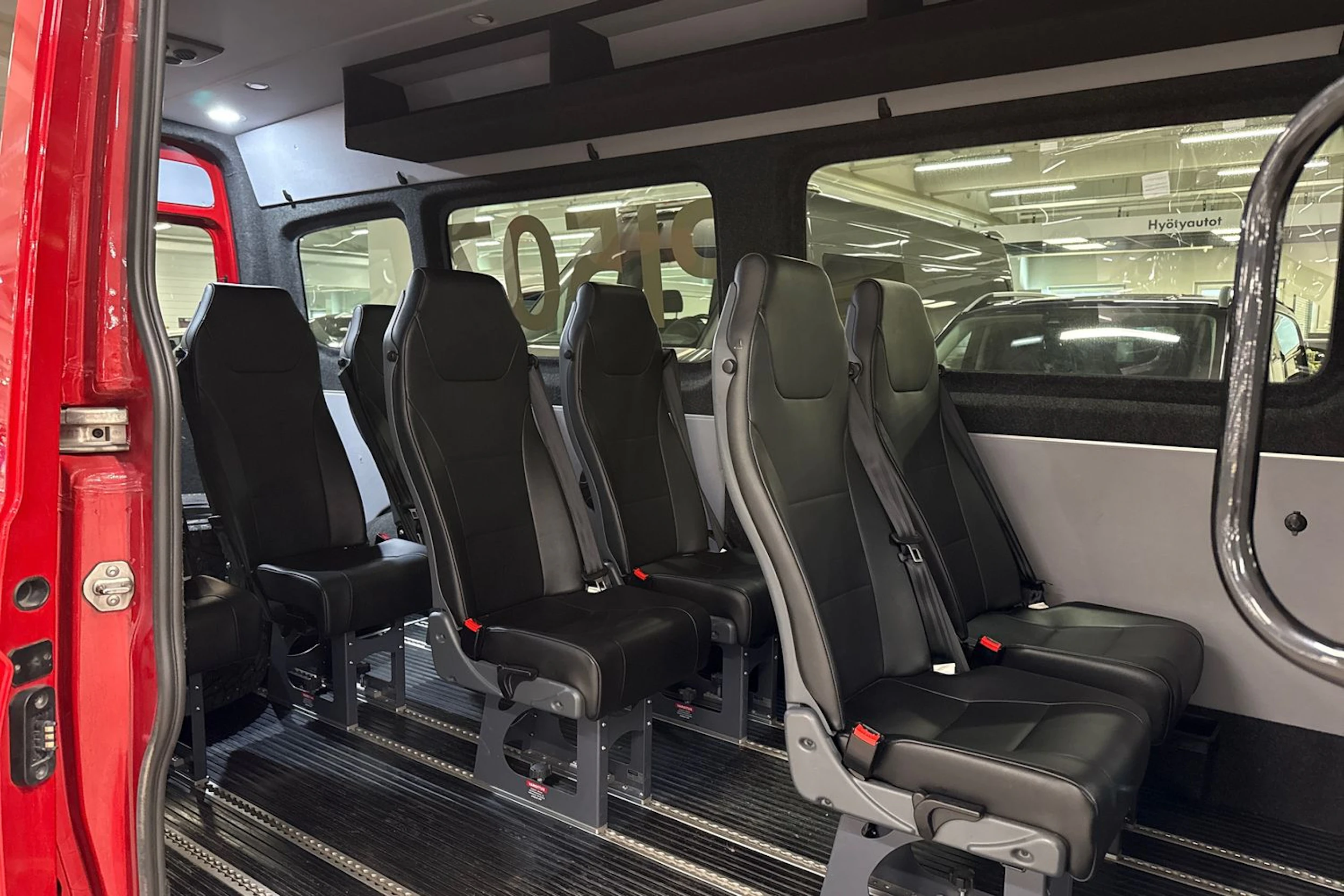 Punainen Volkswagen CRAFTER 2019 kuva 4.