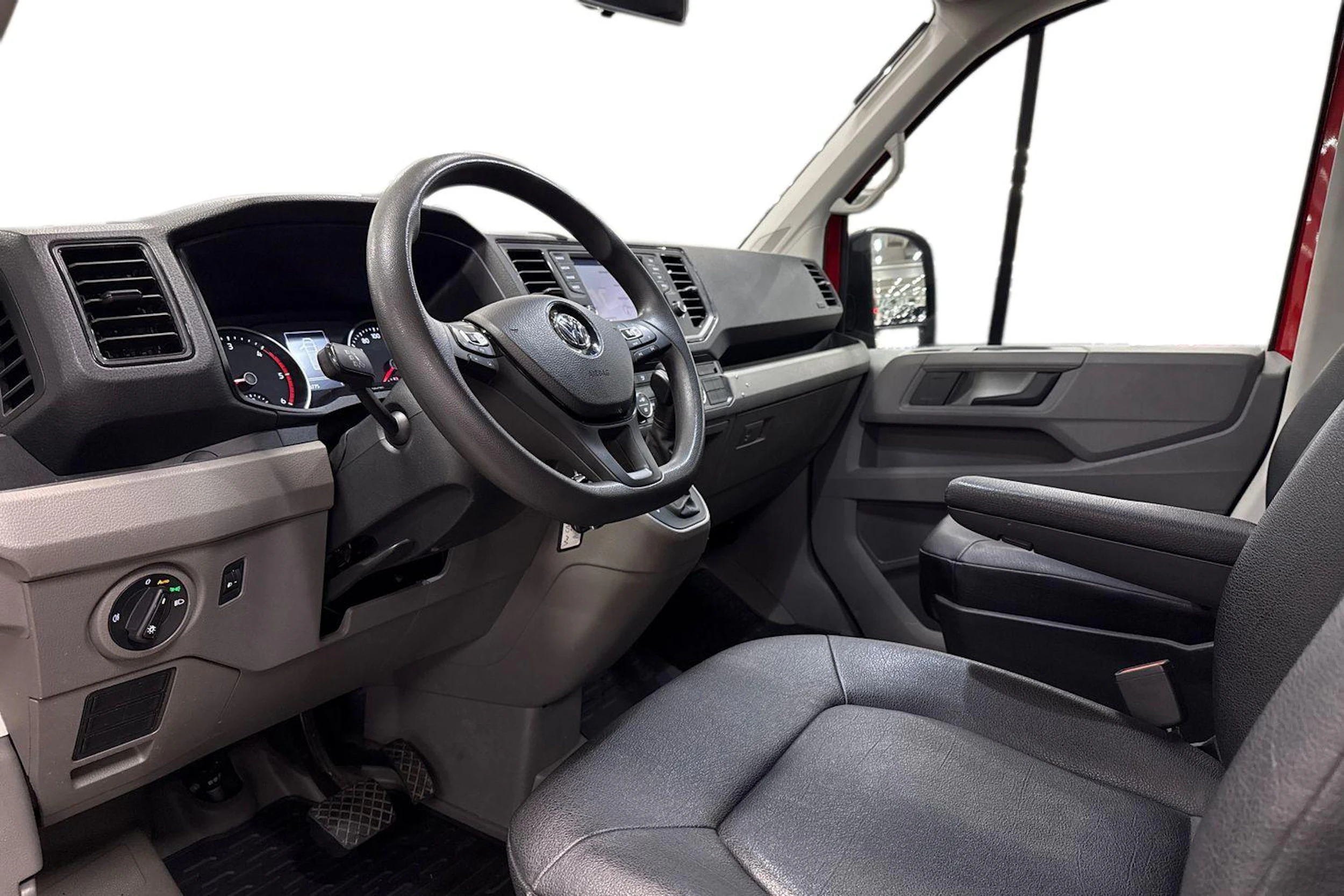 Punainen Volkswagen CRAFTER 2019 kuva 8.