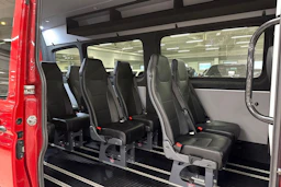 Punainen Volkswagen CRAFTER 2019 kuva 13.