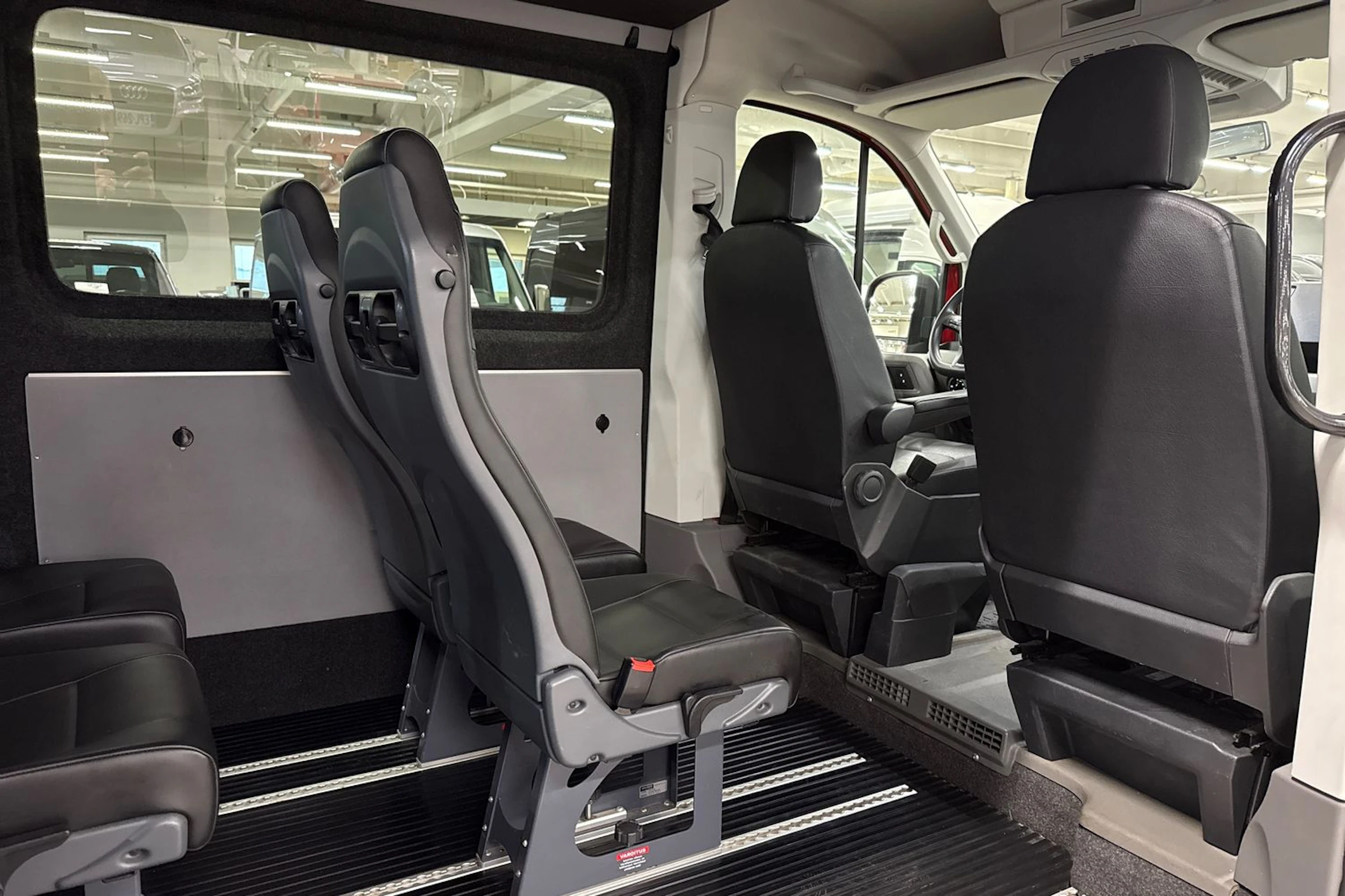 Punainen Volkswagen CRAFTER 2019 kuva 15.
