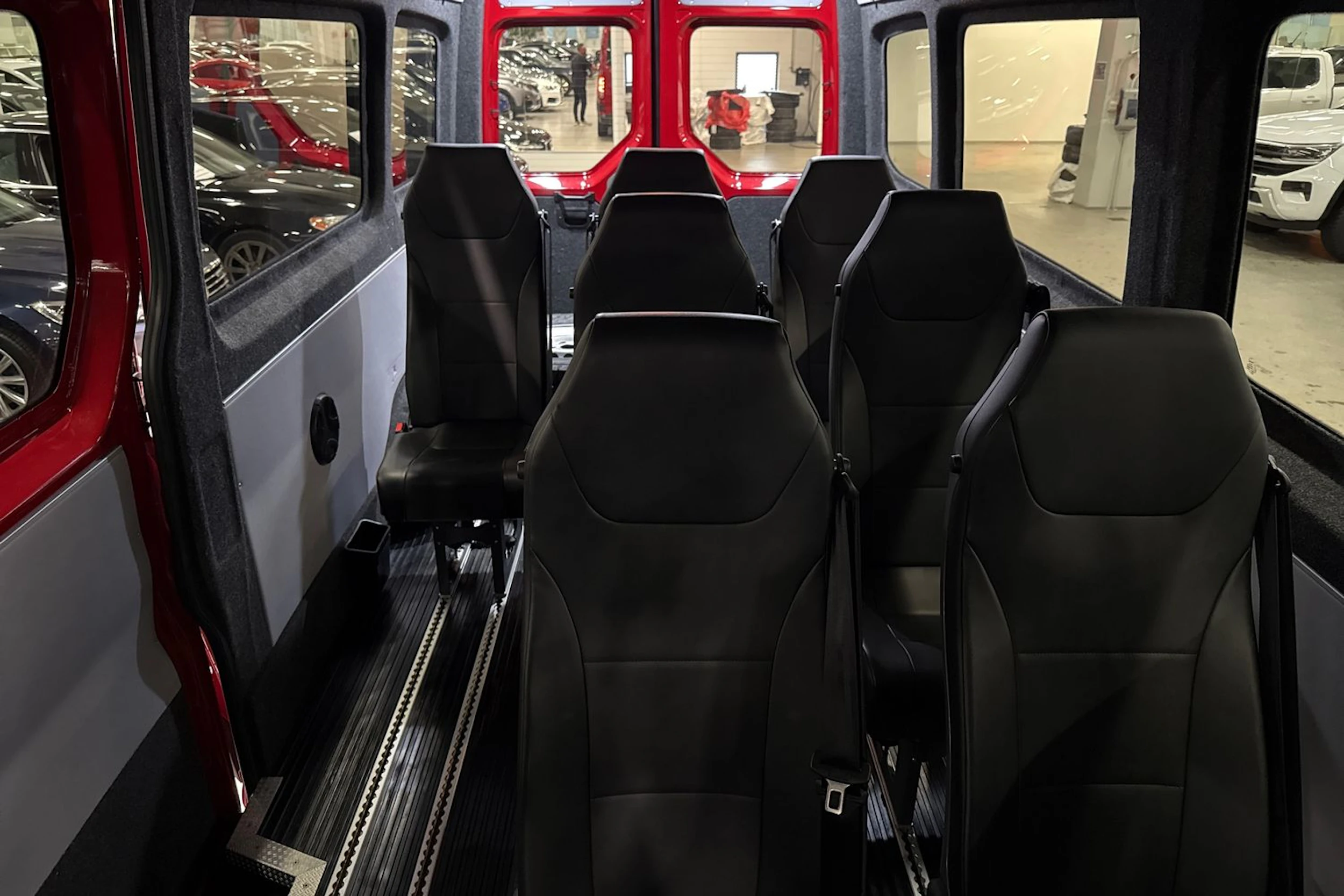 Punainen Volkswagen CRAFTER 2019 kuva 16.