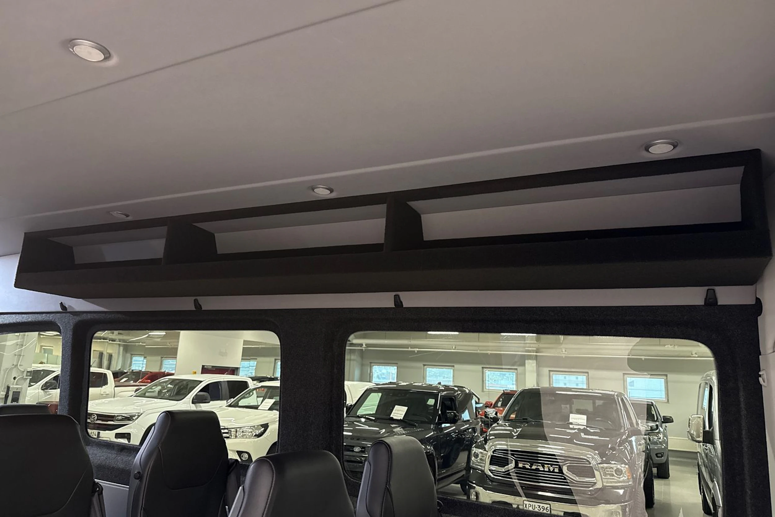 Punainen Volkswagen CRAFTER 2019 kuva 17.
