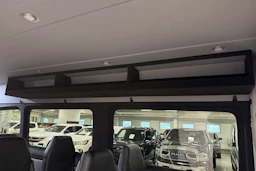 Punainen Volkswagen CRAFTER 2019 kuva 17.