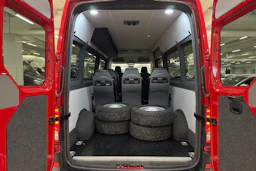 Punainen Volkswagen CRAFTER 2019 kuva 18.