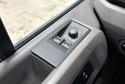 Punainen Volkswagen CRAFTER 2019 kuva 20.