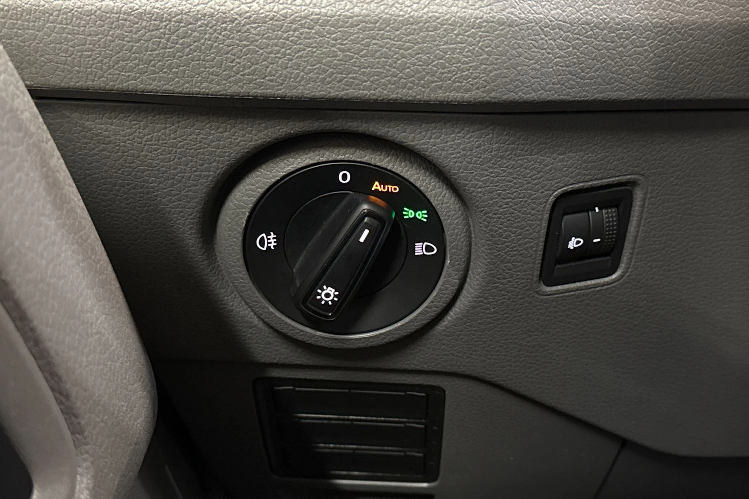 Punainen Volkswagen CRAFTER 2019 kuva 21.