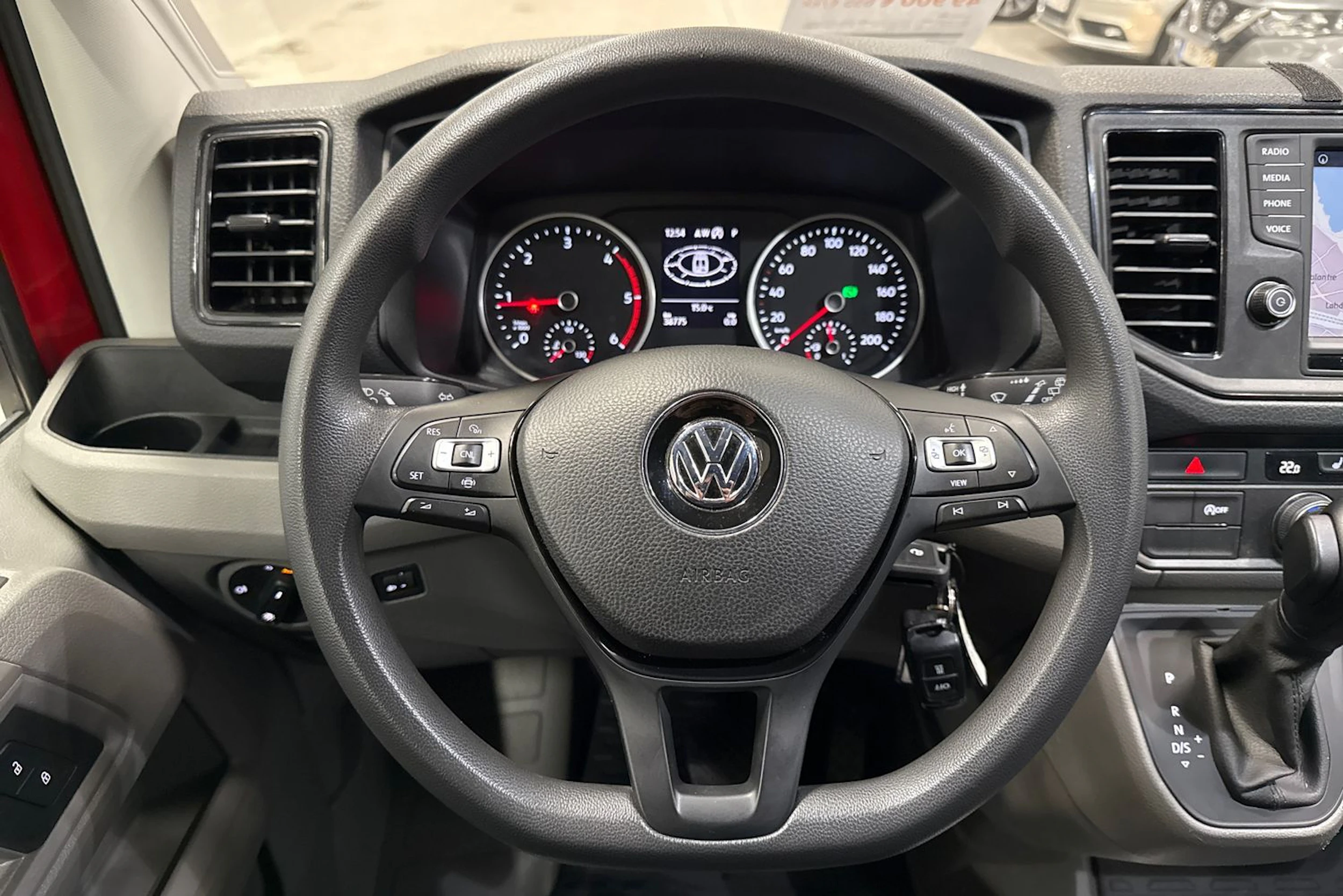 Punainen Volkswagen CRAFTER 2019 kuva 22.