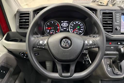 Punainen Volkswagen CRAFTER 2019 kuva 22.