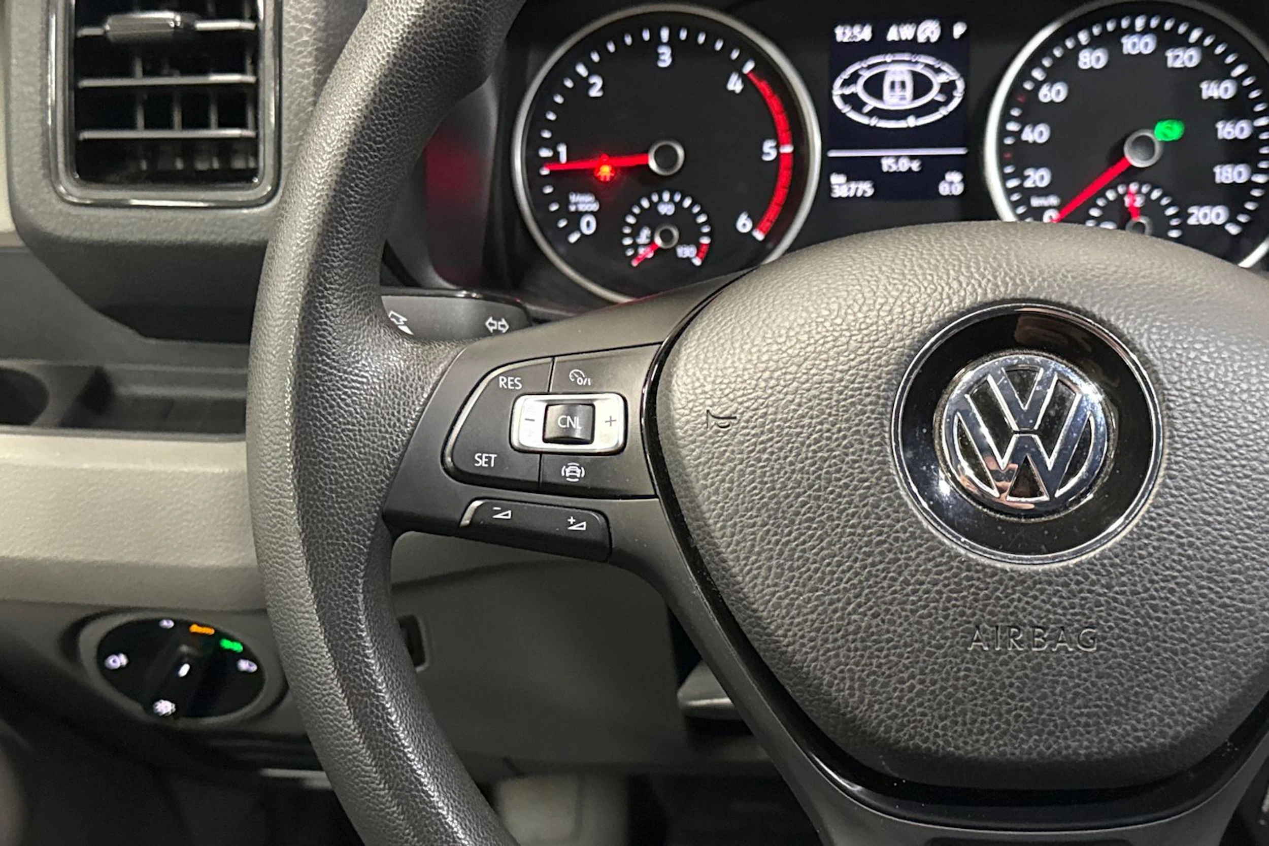 Punainen Volkswagen CRAFTER 2019 kuva 23.