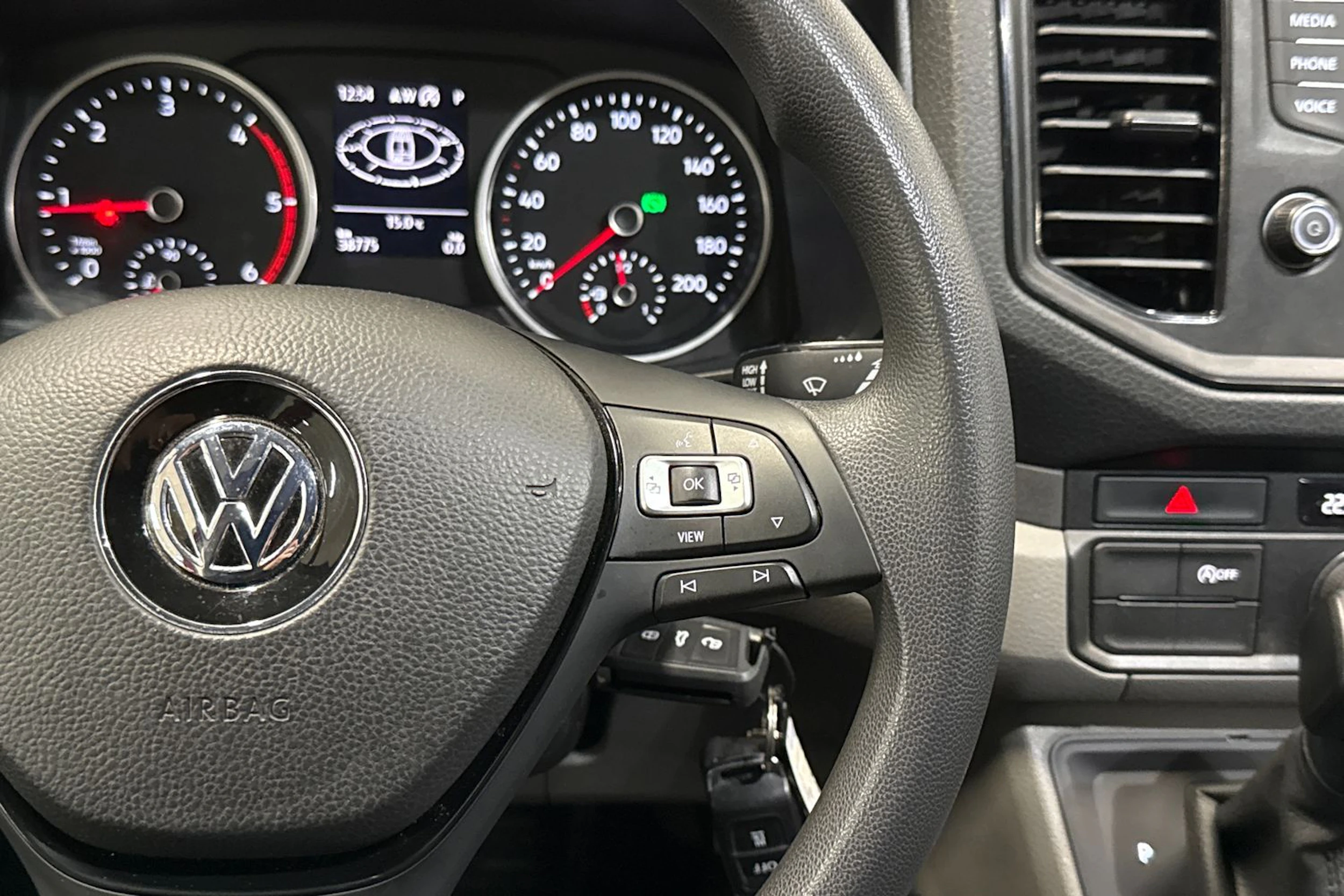 Punainen Volkswagen CRAFTER 2019 kuva 24.