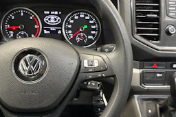 Punainen Volkswagen CRAFTER 2019 kuva 24.