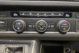 Punainen Volkswagen CRAFTER 2019 kuva 27.