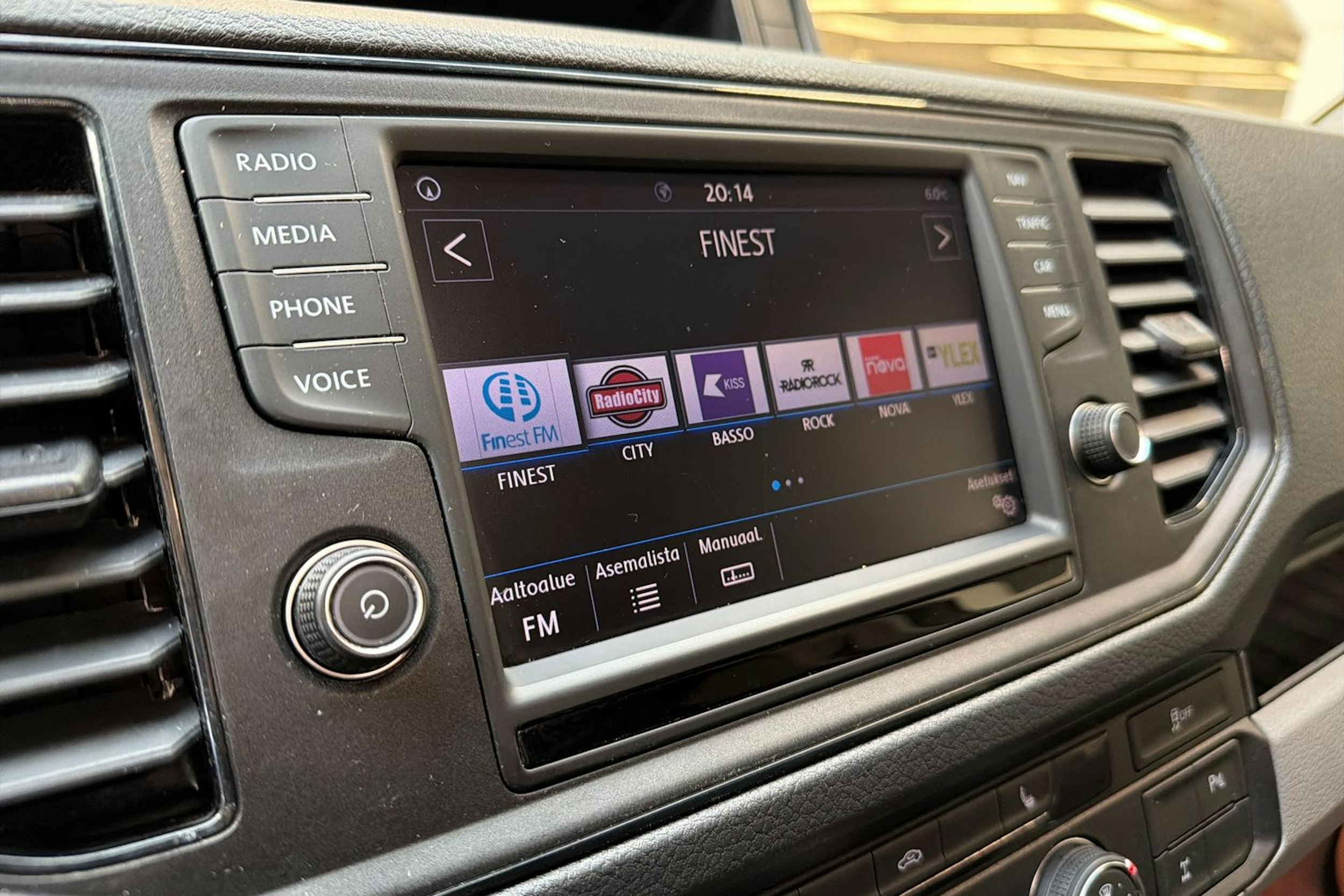 harmaa Volkswagen Crafter 2019 kuva 15.