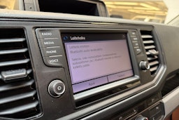 harmaa Volkswagen Crafter 2019 kuva 16.